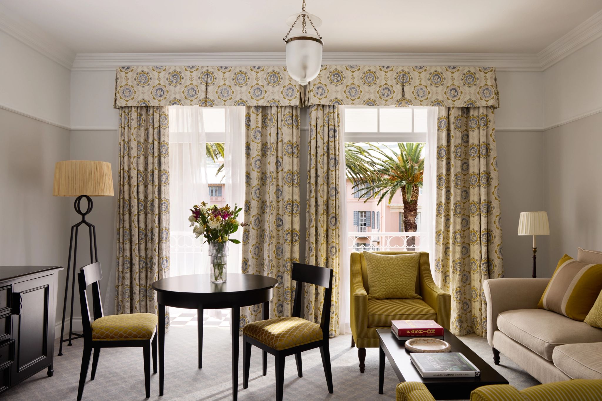 Studio Suite sala de estar – mesa de jantar –suite com vista