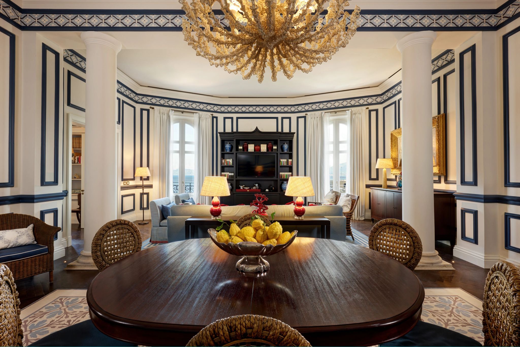 Donna Franca Suite jantar na suite – suite com sala - jantar privativo - mesa de jantar - sala de estar