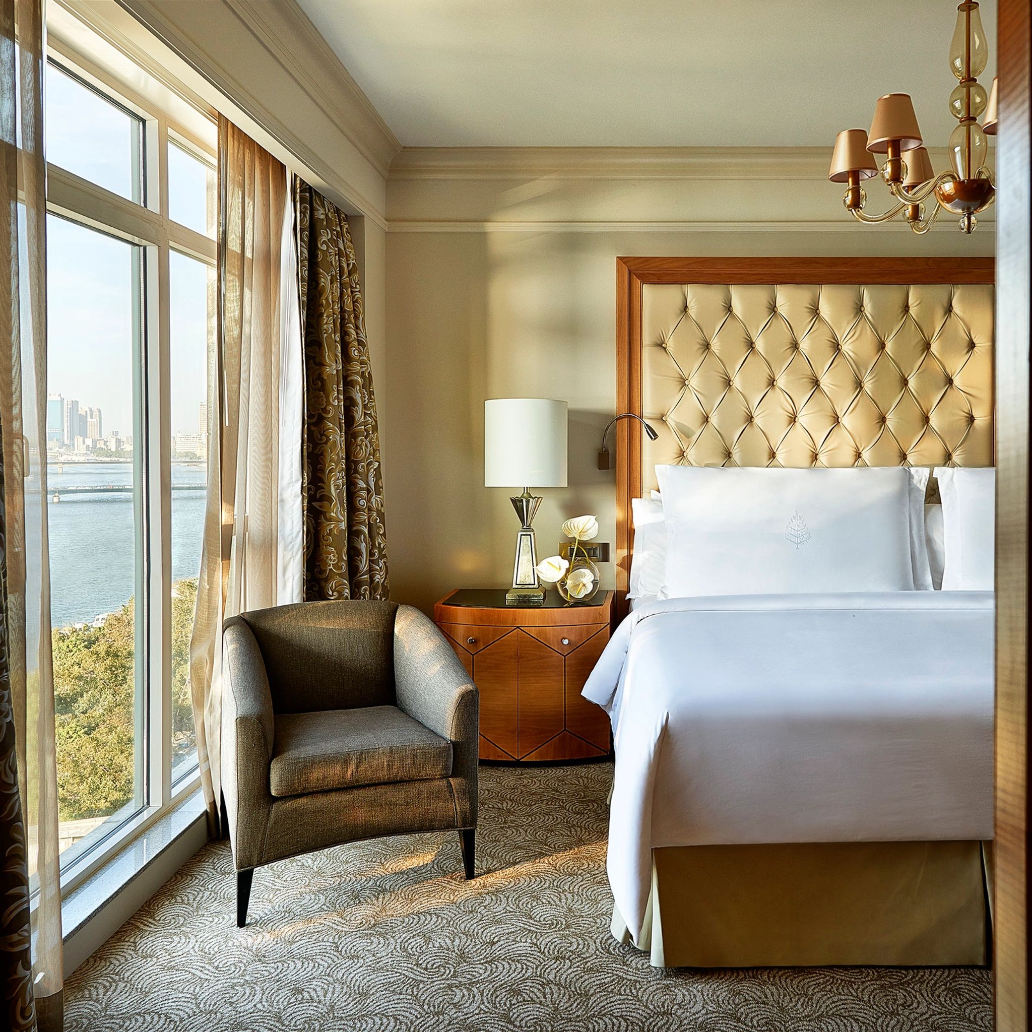 Diplomatic Suite cama king-size – vista panoramica – decoracao contemporanea