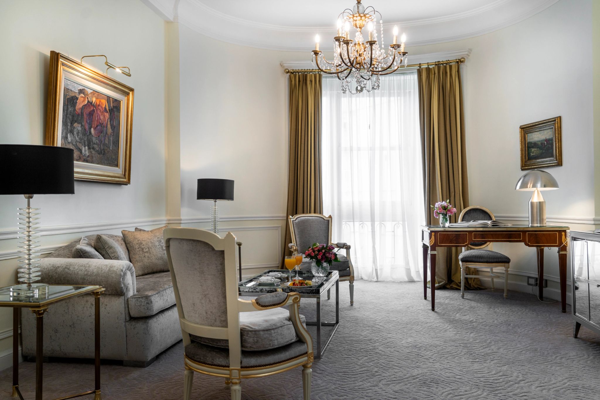 Governor Suite suite com sala - sala de estar - sofa confortavel - sala chique