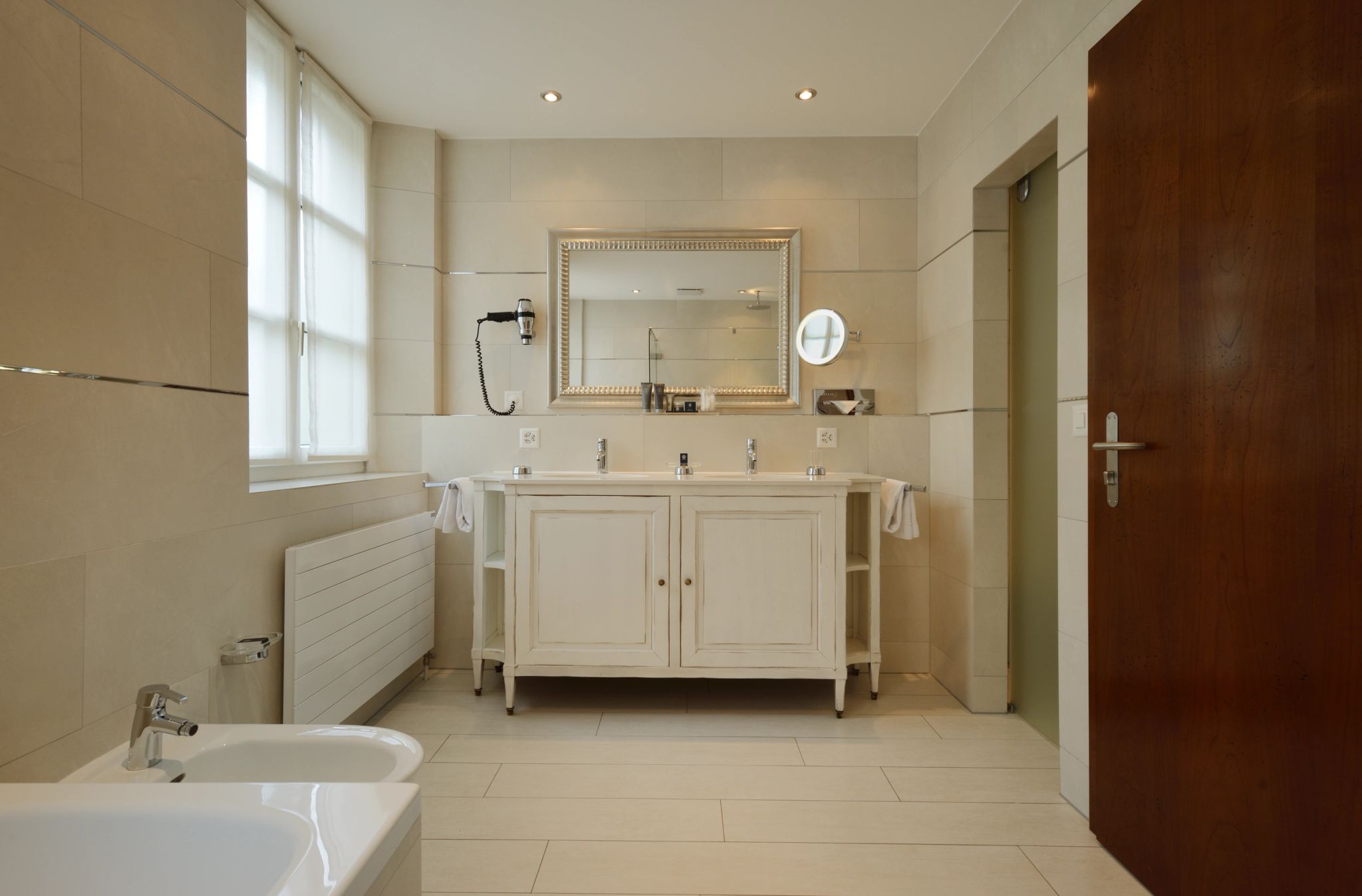 Alpine Superior suite de hotel - banheiro grande - banho premium