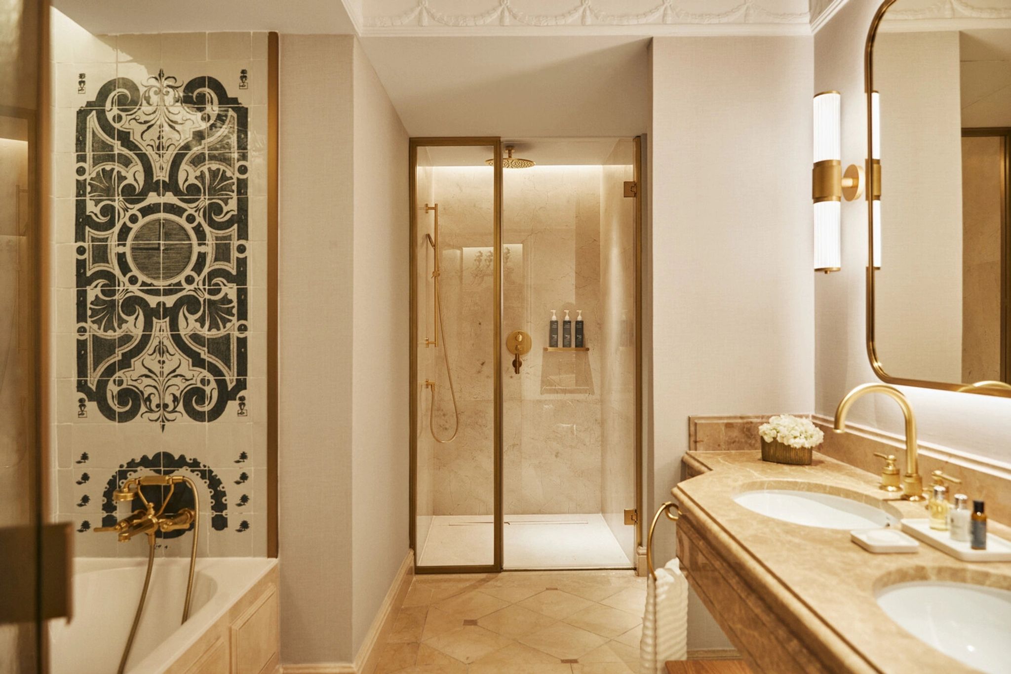 banheiro de luxo - banheiro grande - banheiro de hotel
