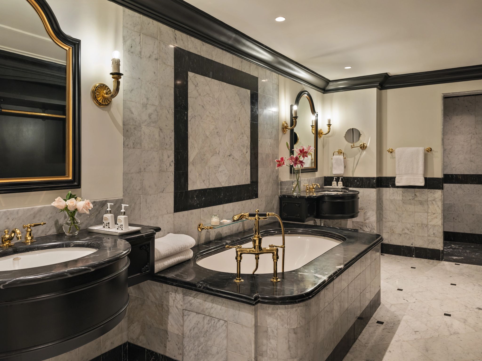 Terrace One Bedroom Suite banheiro em marmore - banheira de imersao - suite com banheira