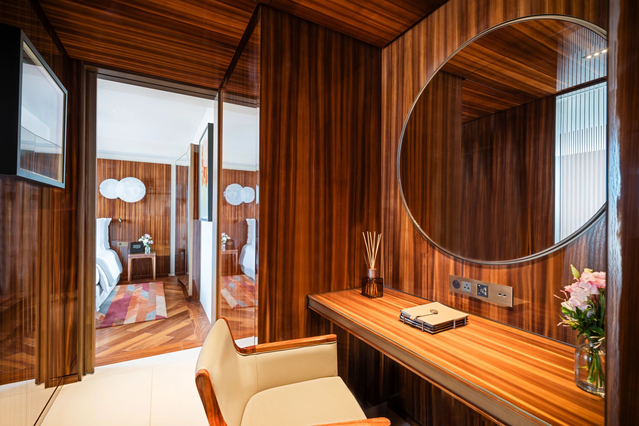 Grand Josephine Baker Suite suite moderna - penteadeira - arquitetura em madeira