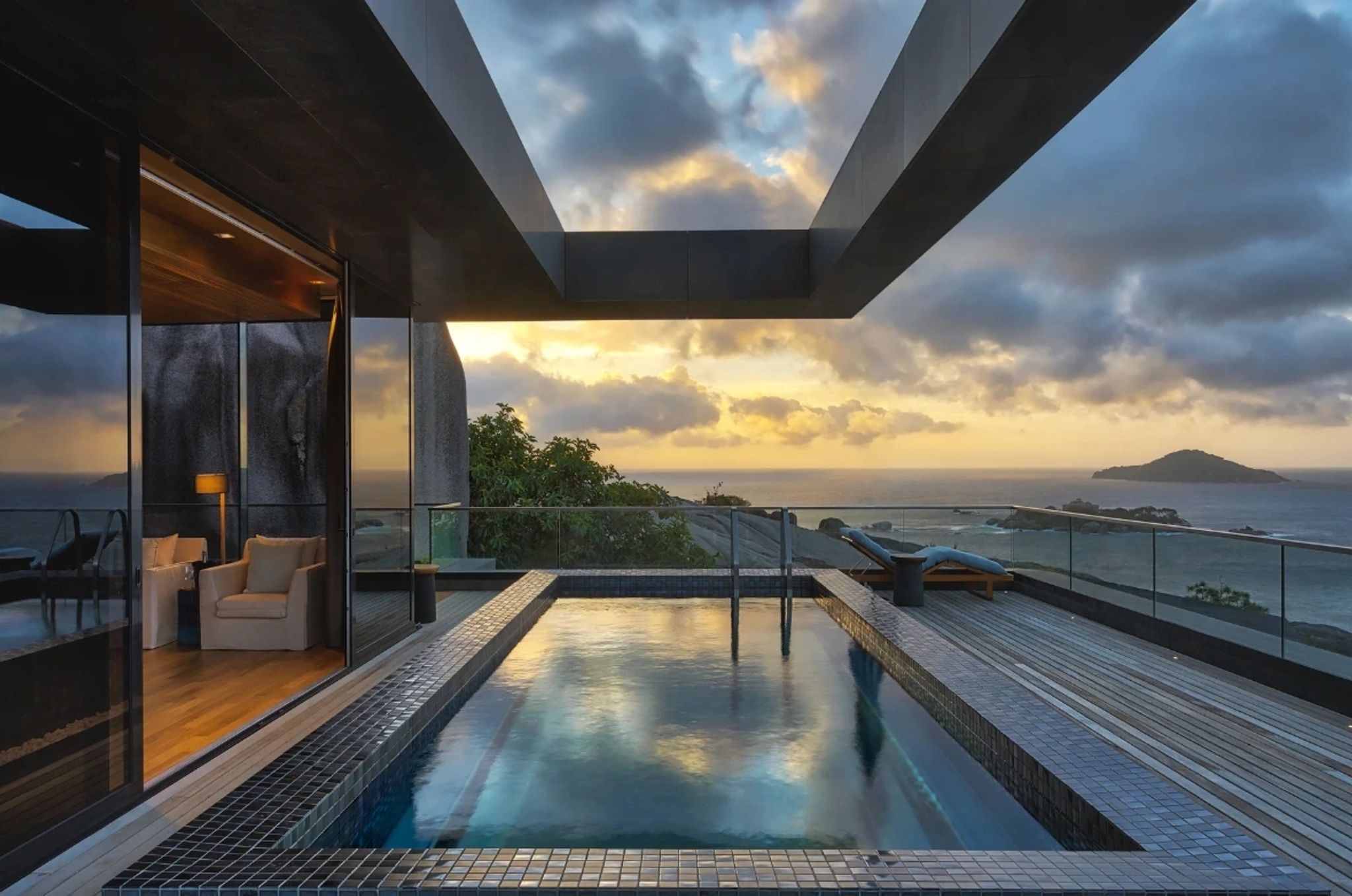 The Sanctuary piscina sanctuary villa - infinity pool translucido - pool residencia oceano