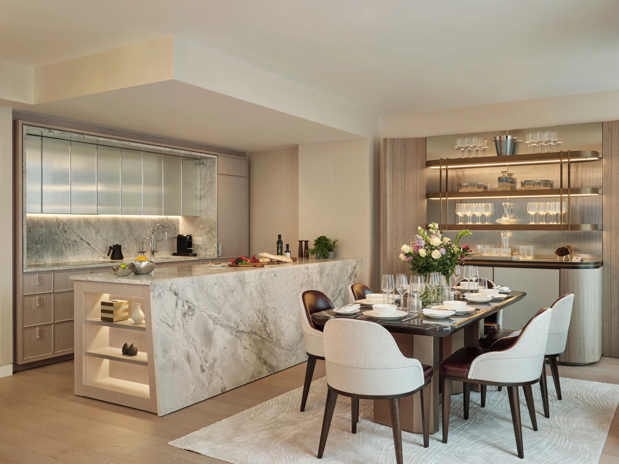 Two Bedroom Duplex Apartment cozinha moderna - cozinha equipada - sala de jantar