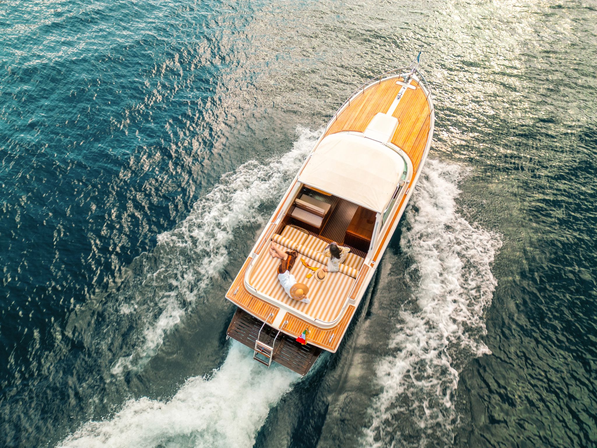 Passeio de Lancha passeio de lancha – lancha de luxo – passeio ao ar livre
