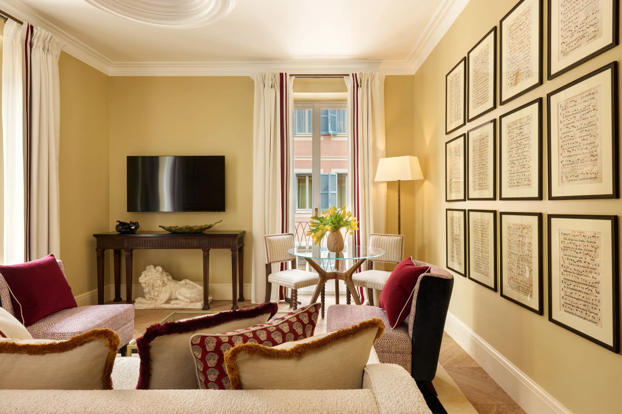 Deluxe Suite Garden View sala de tv - sala de estar - suite vista jardim