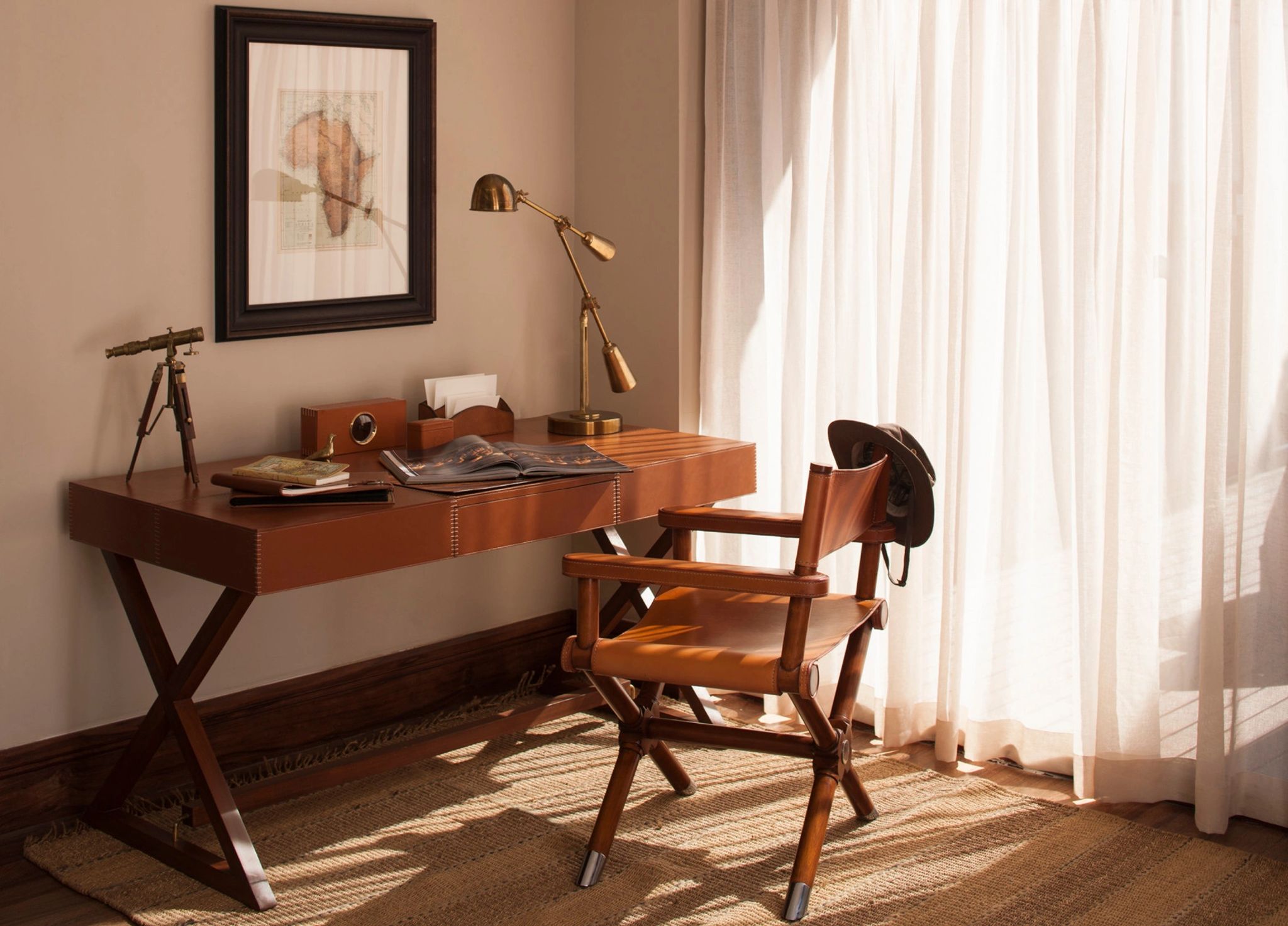 Presidential Villa escrivaninha da villa presidencial-telescopio-escritorio privado-detalhes de luxo-janela ampla