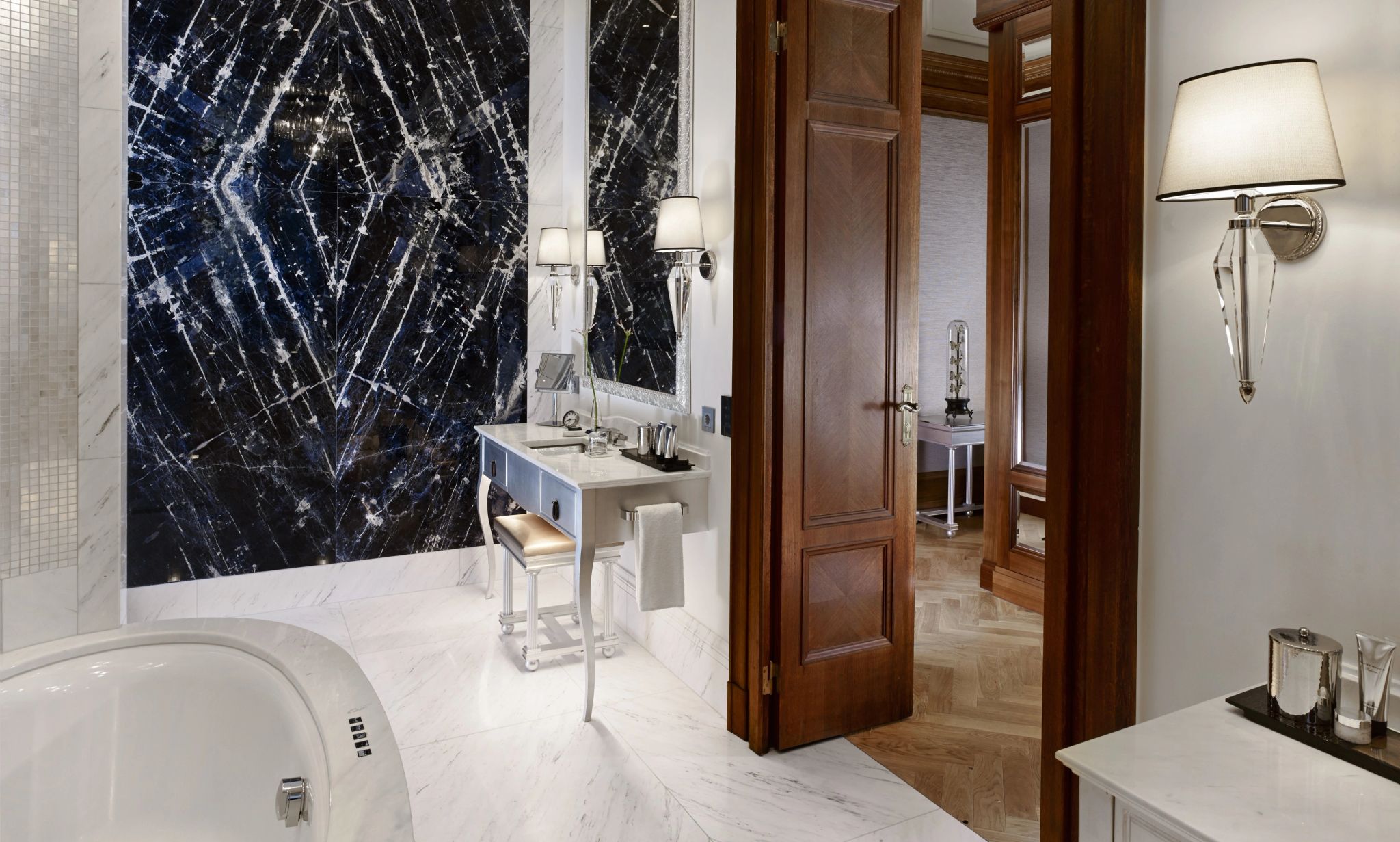 Presidential Suite banheiro em marmore - banheira de imersao - suite com banheira