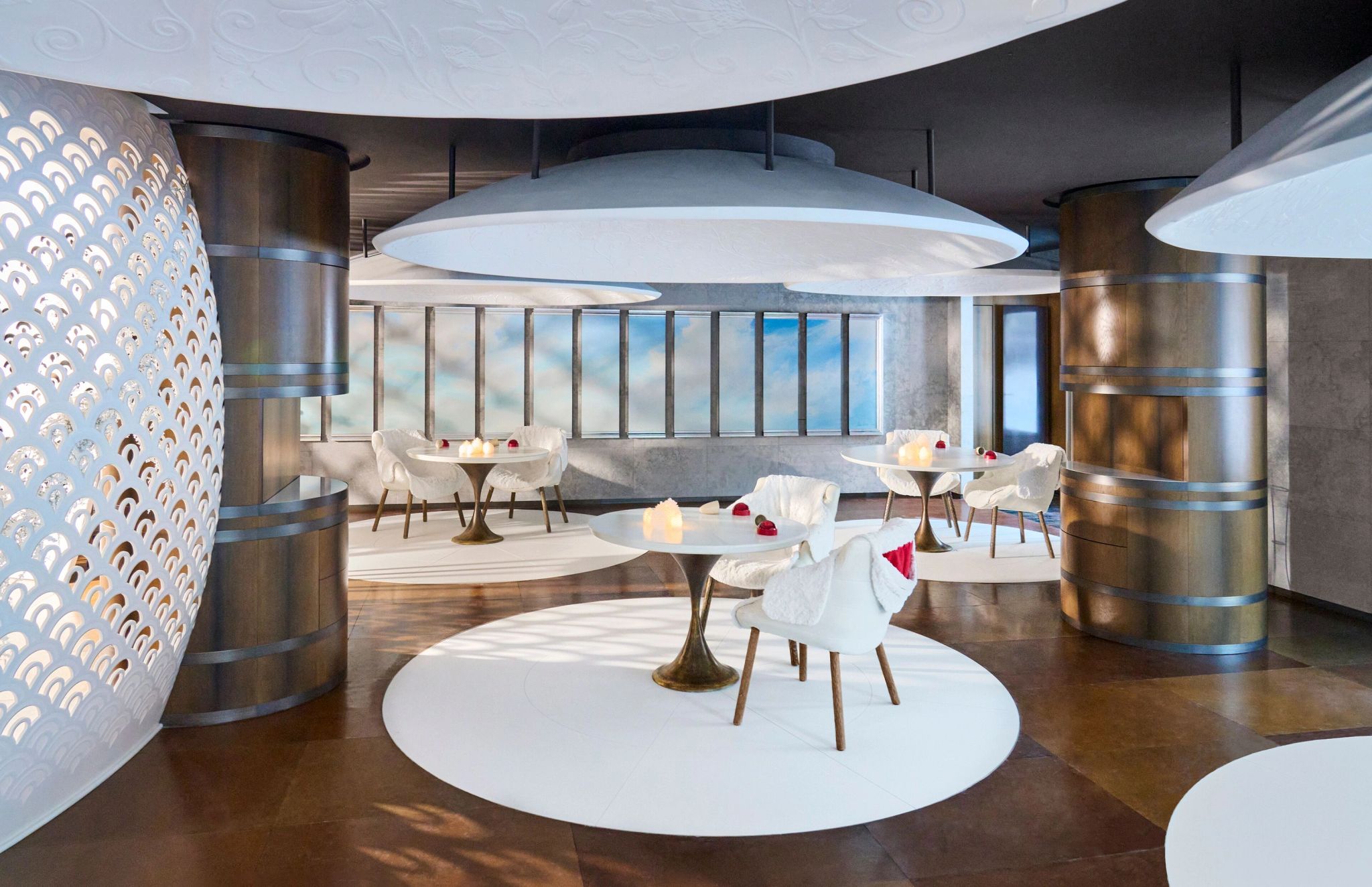 Restaurante Le 1947 à Cheval Blanc decoraçao moderna – restaurante de luxo – alta gastronomia