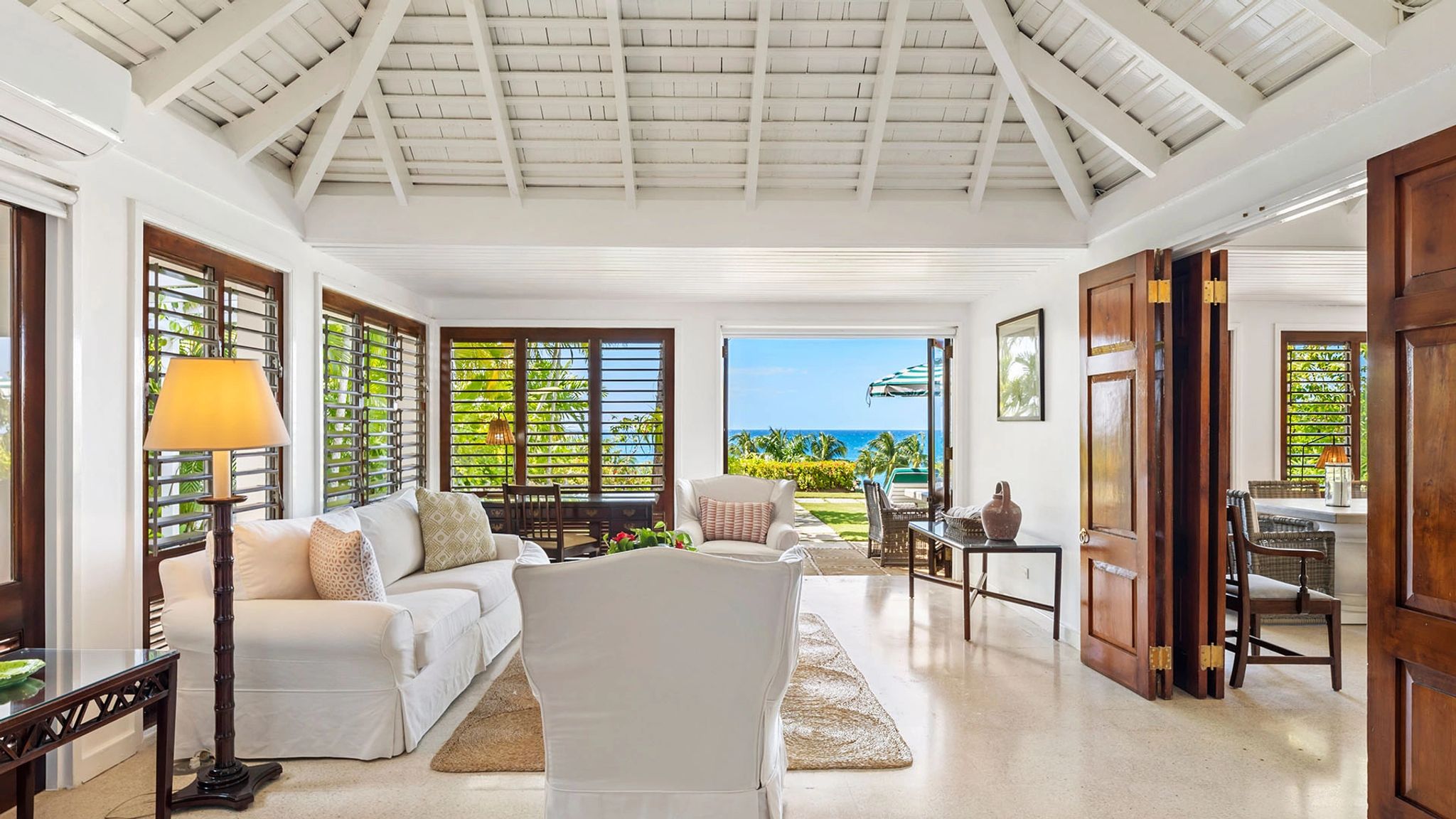 Two Bedroom Classic Villa no pool  sala moderna - sala chique - vila vista mar - vila com dois quartos