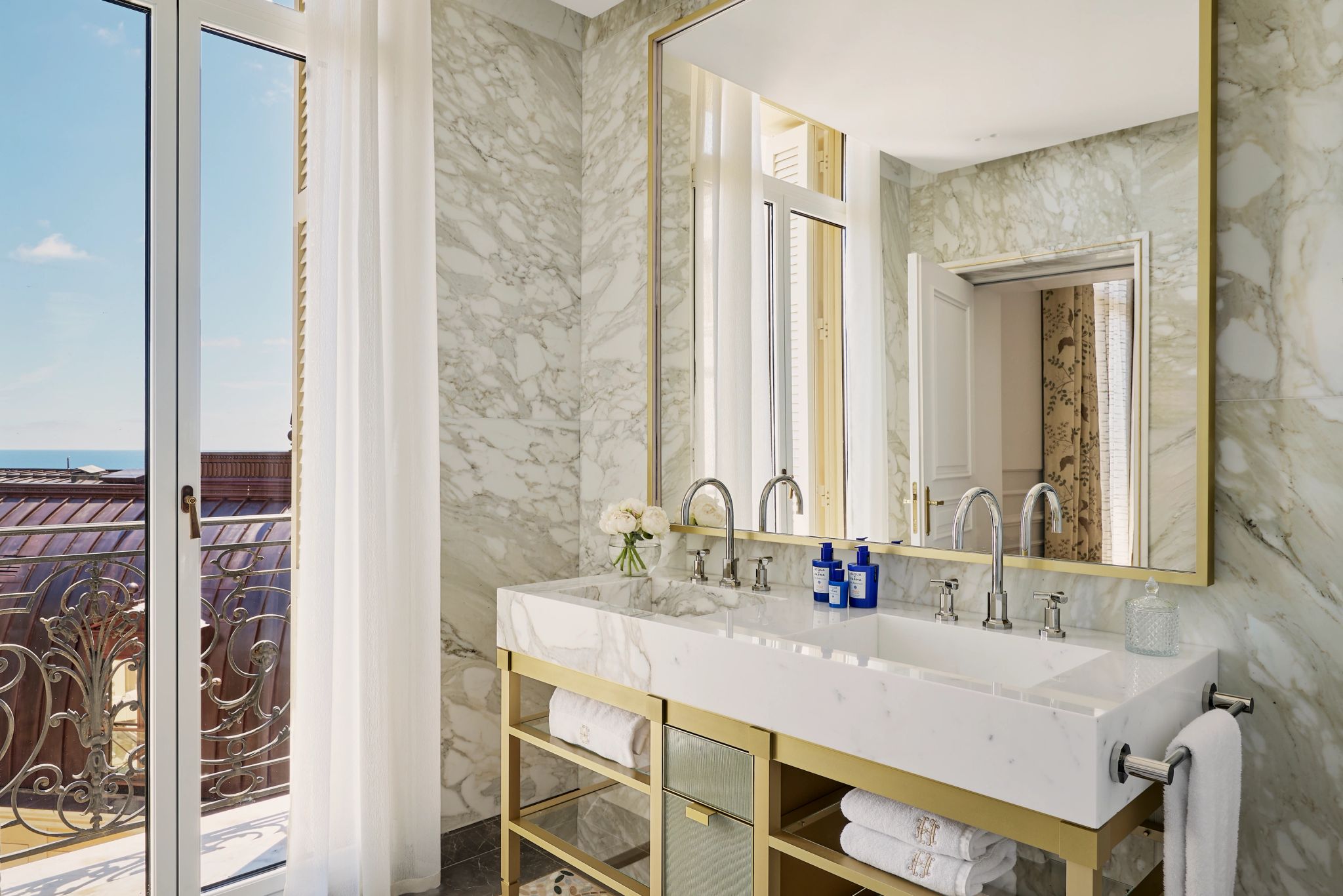 Prestige Suite Sea View banheiro luxuoso - decoracao de luxo - pia dupla