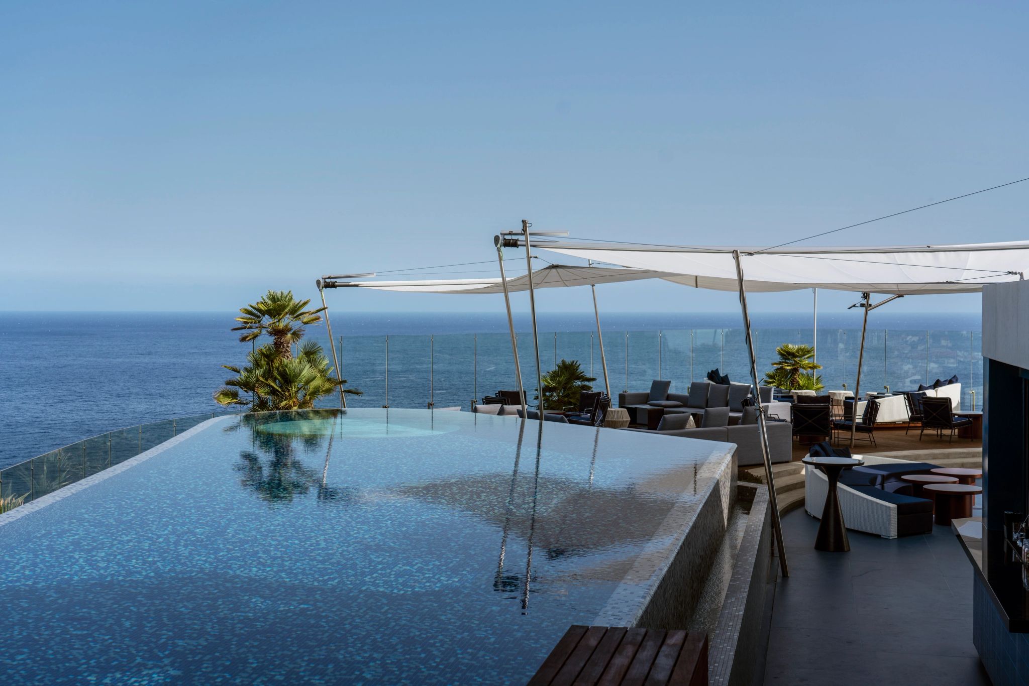 Piscina Infinita piscina de borda infinita com vista para o mar