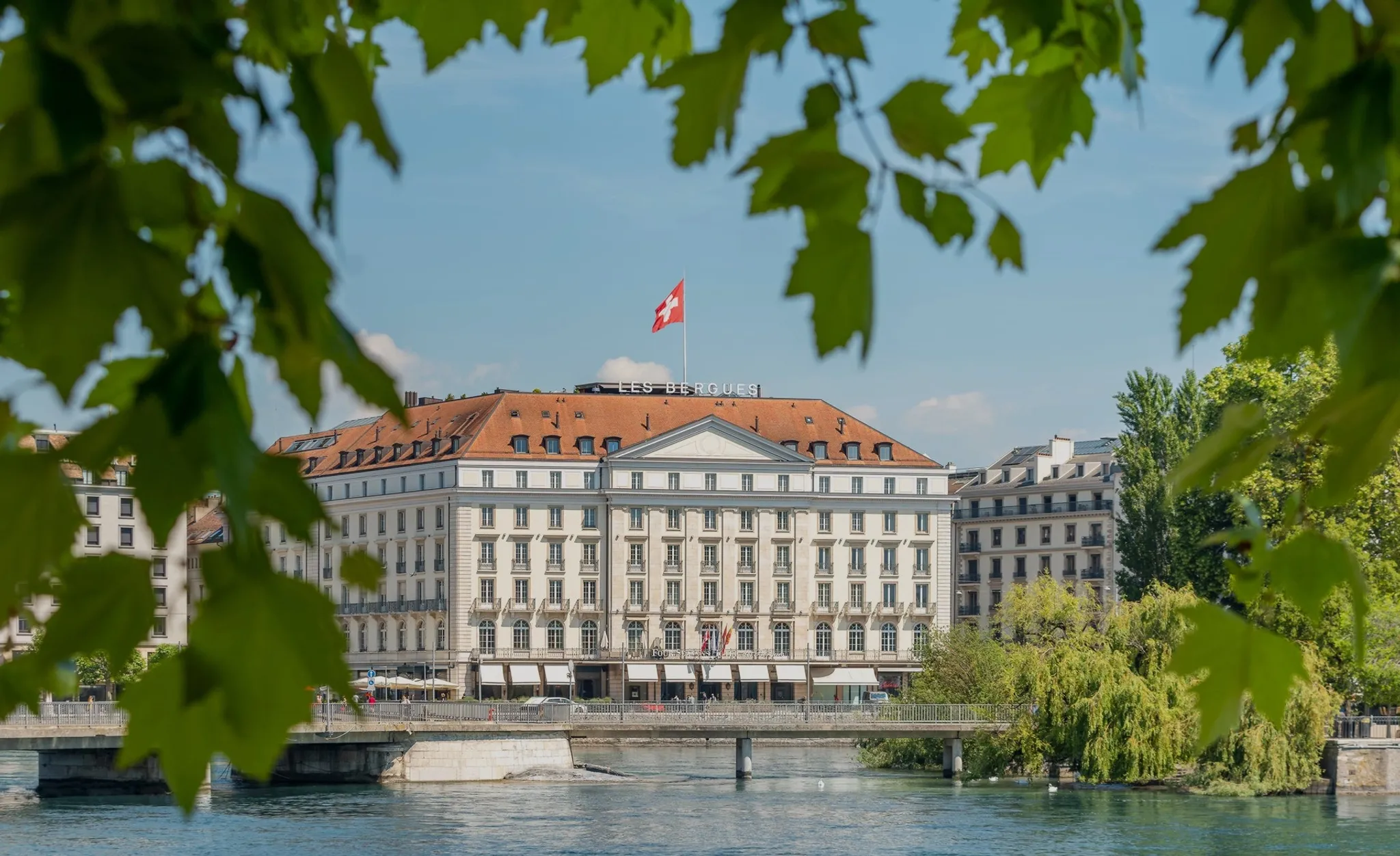 hotel na suiça - hotel beira lago - hotel 5 estrelas - hospedagem suiça - hotel bem localizado