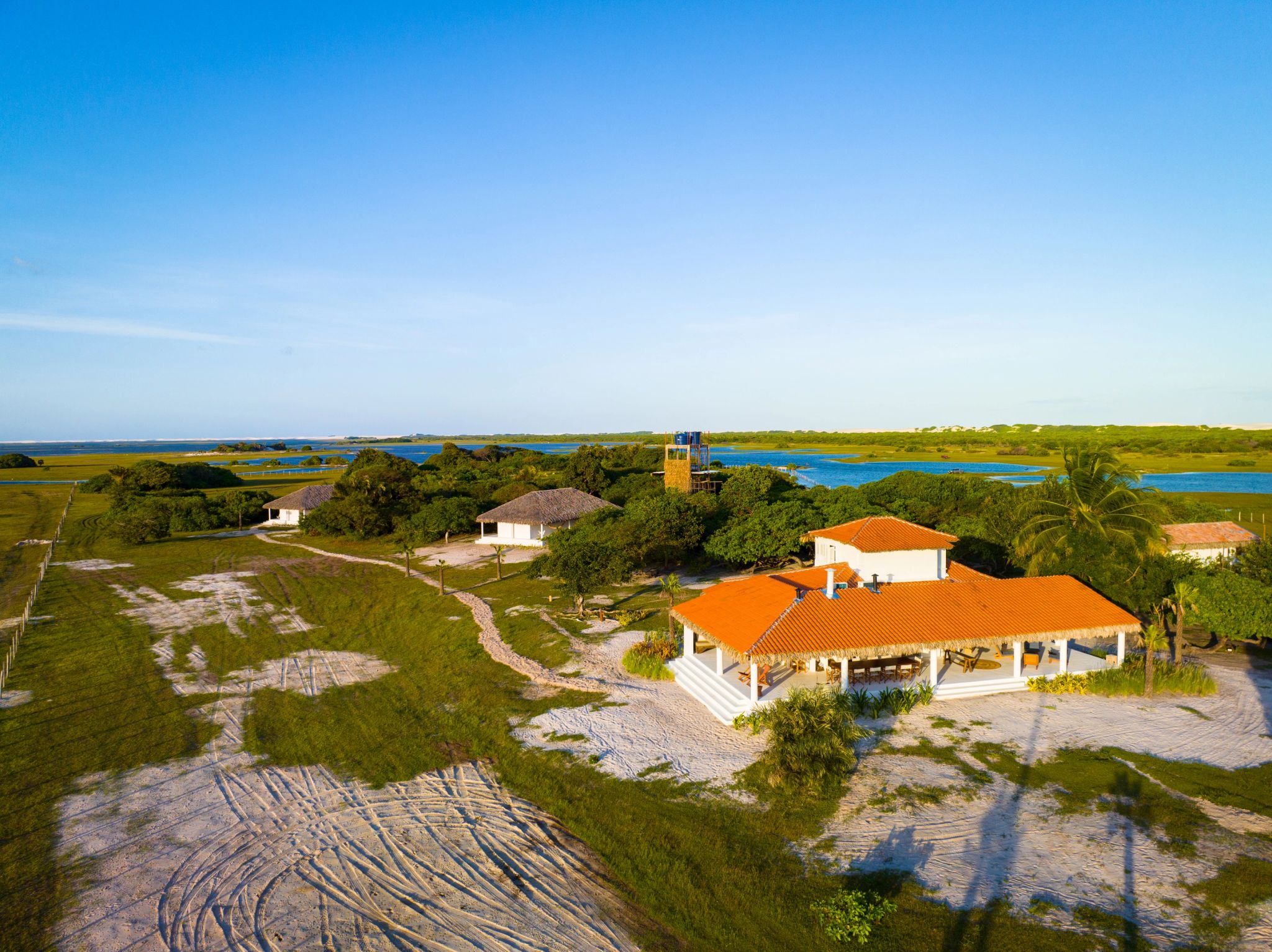 hotel de luxo  – villas privativas – arquitetura rustica - hotel na natureza - lencois maranhenses