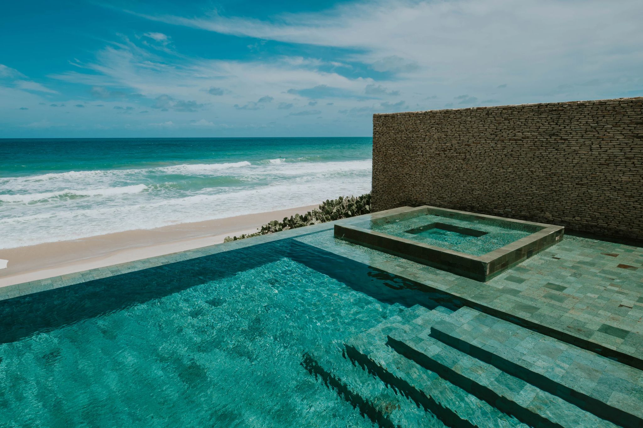 piscina do hotel - borda infinita - praia