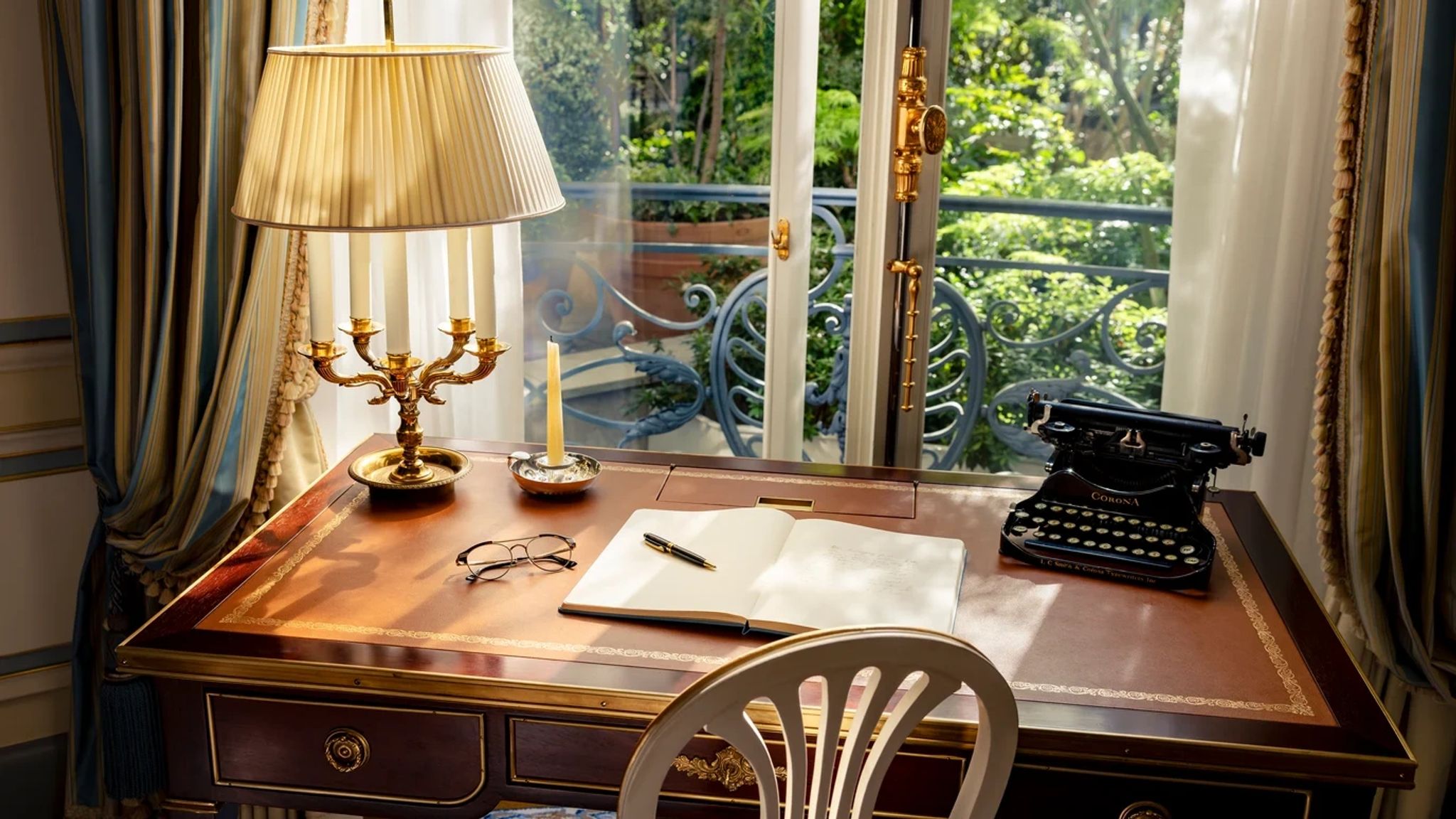 Suite Ernest Hemingway - decoracao tematica - suite luxuosa franca
