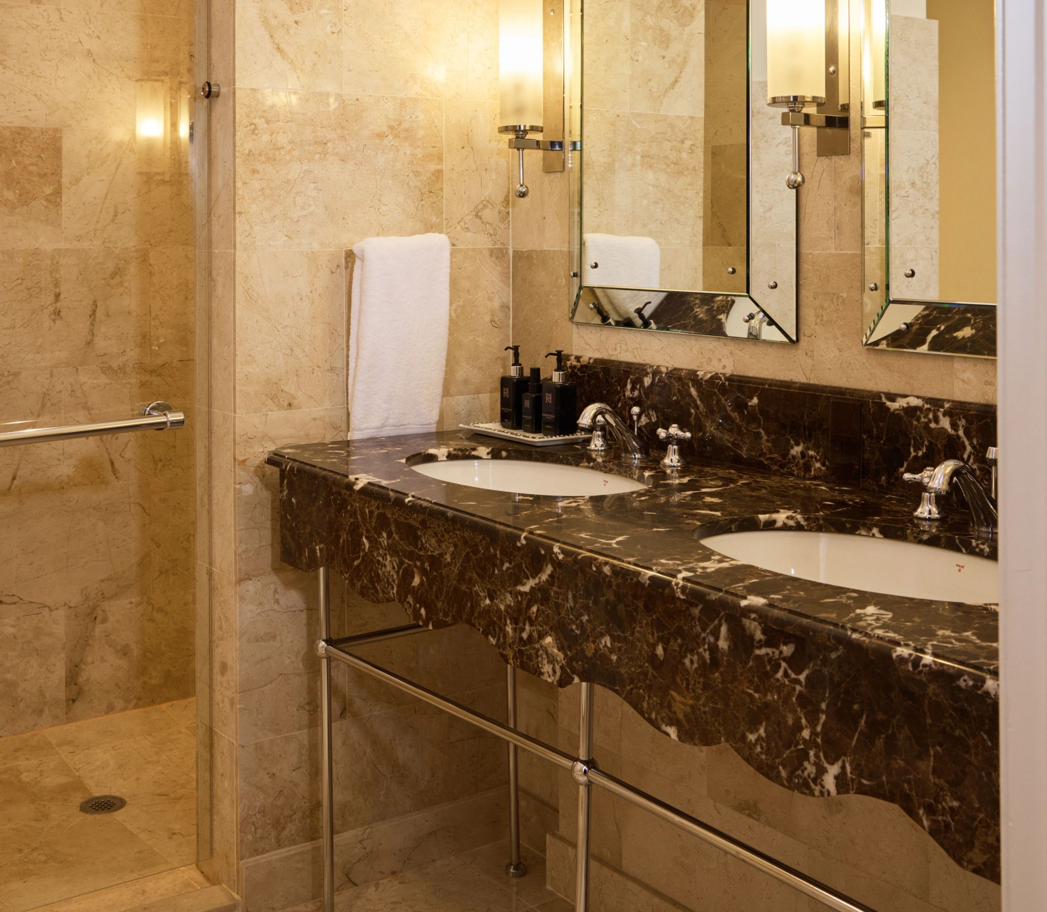 Deluxe Junior Suite banheiro grande - banho premium - pia dupla