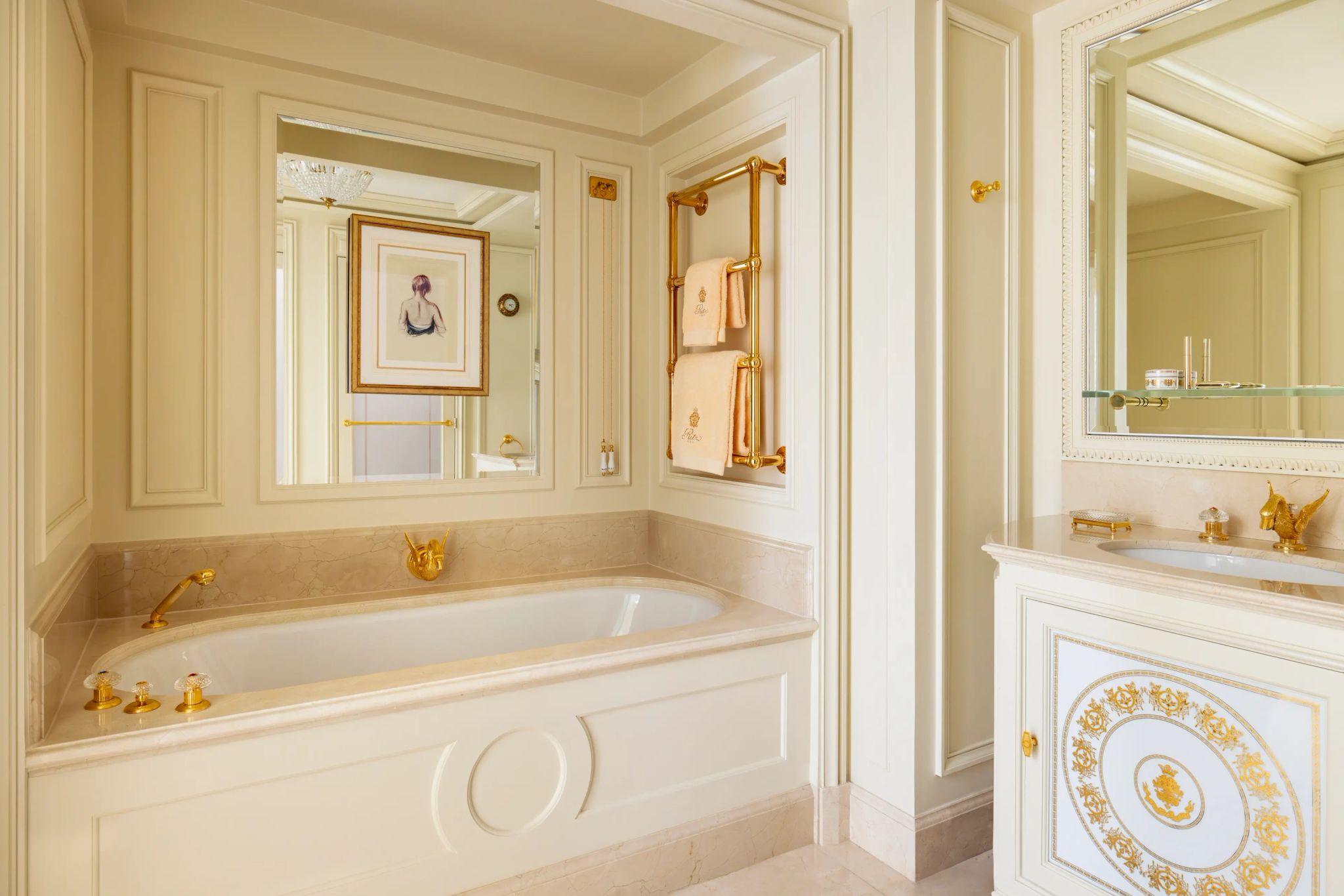 banheiro classico – suite premium – banheira luxo