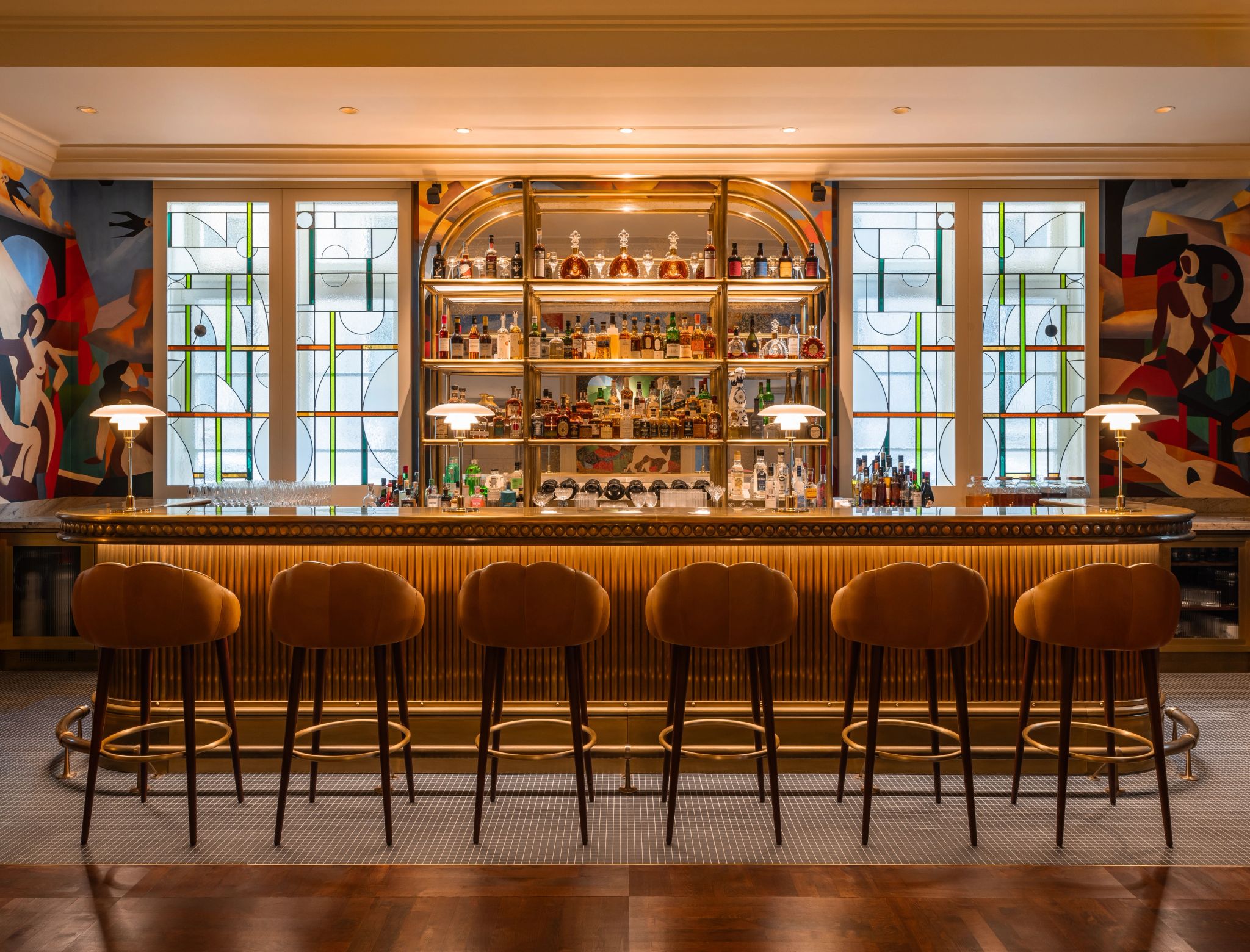 coqueteis exclusivos – bar do hotel - balcao de bar - vitrine de bebidas - coqueteis artesanais