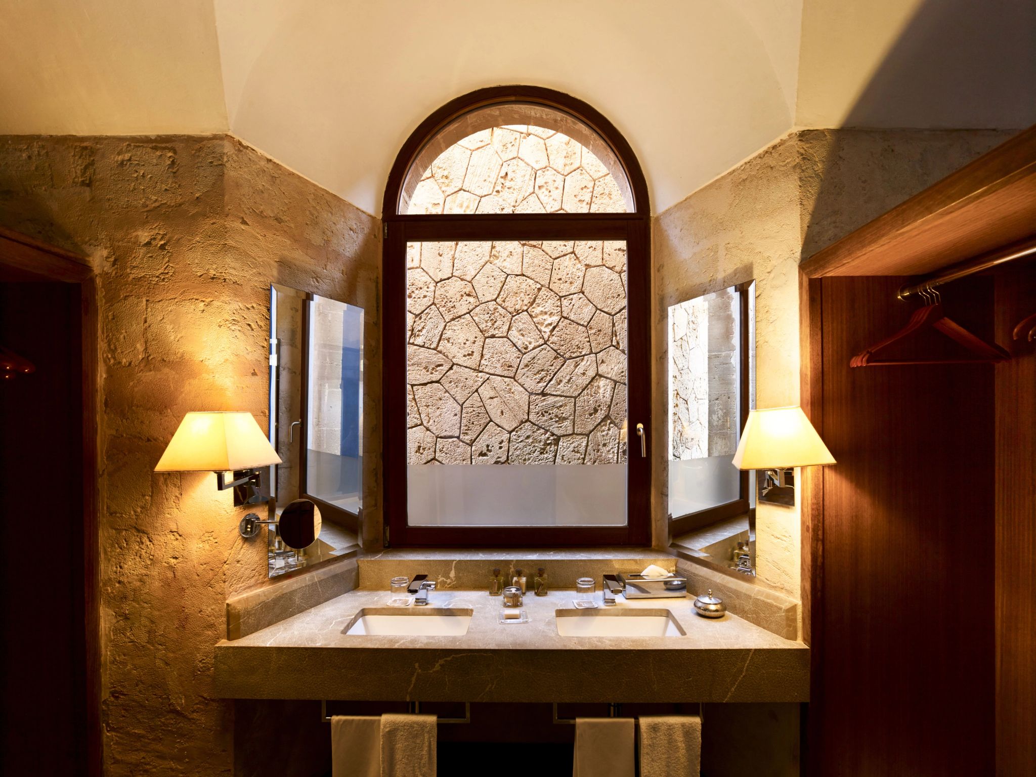 pia dupla - banheiro casal - quarto de hotel