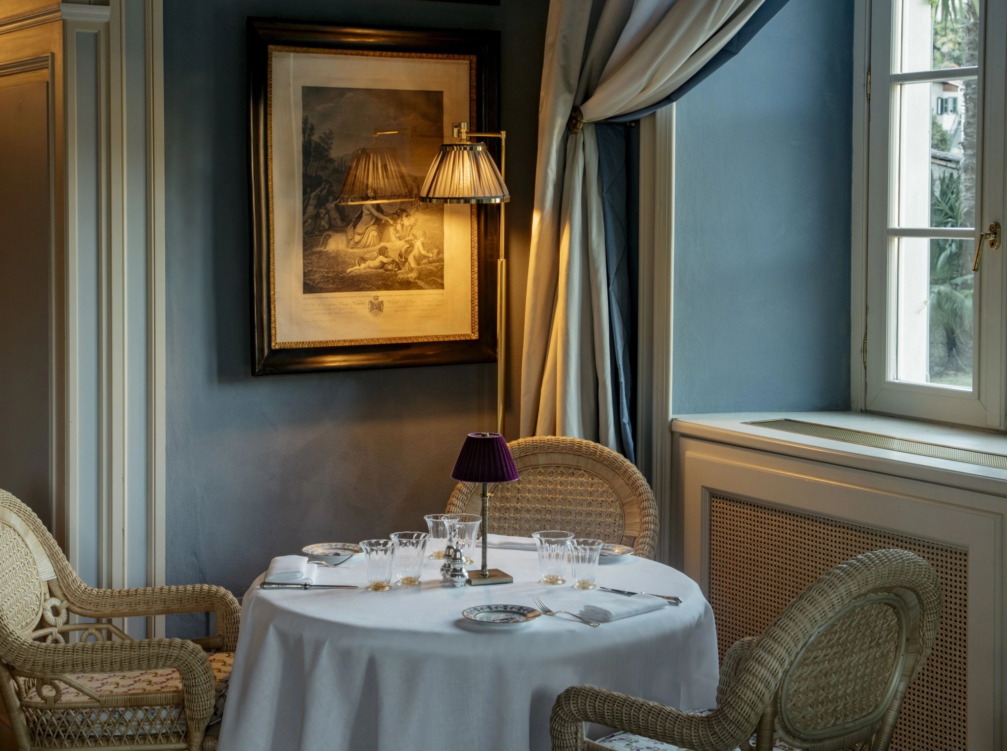 Pavilhão do bar da piscina La Double J decoraçao classica – alta gastronomia – chique