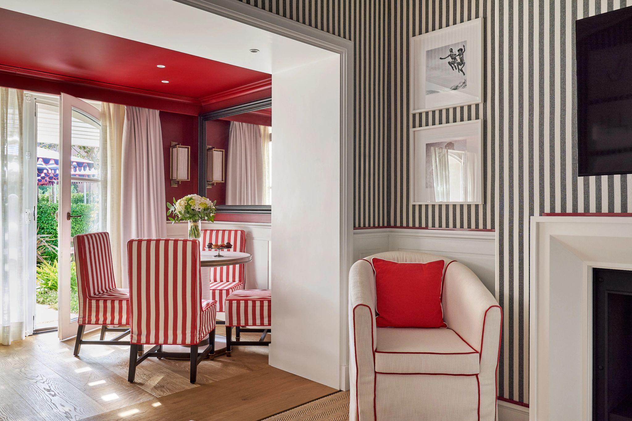 Poolside Suite suite master - sala de estar - mesa de jantar