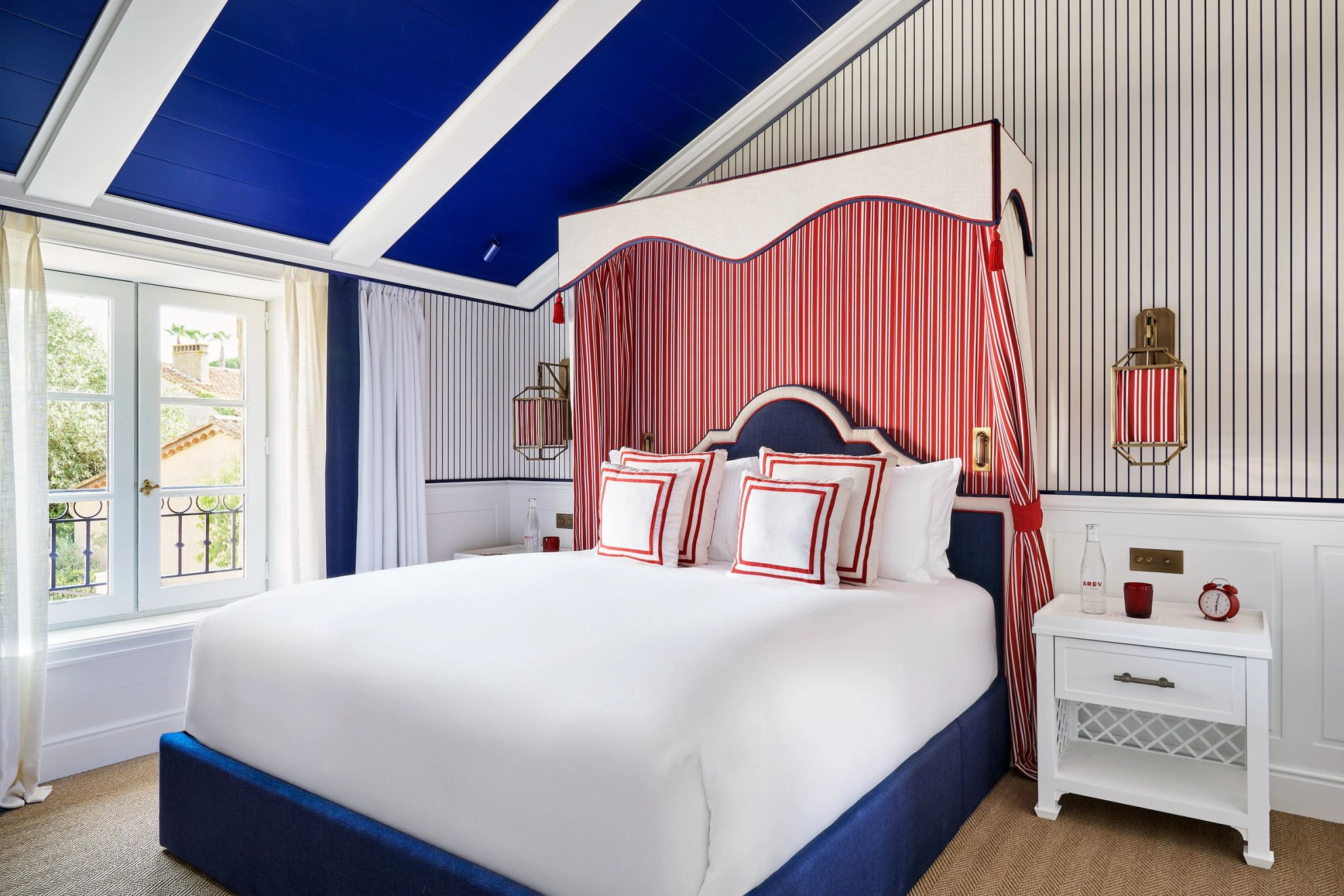 cama de casal - vista externa - acomodacao de luxo