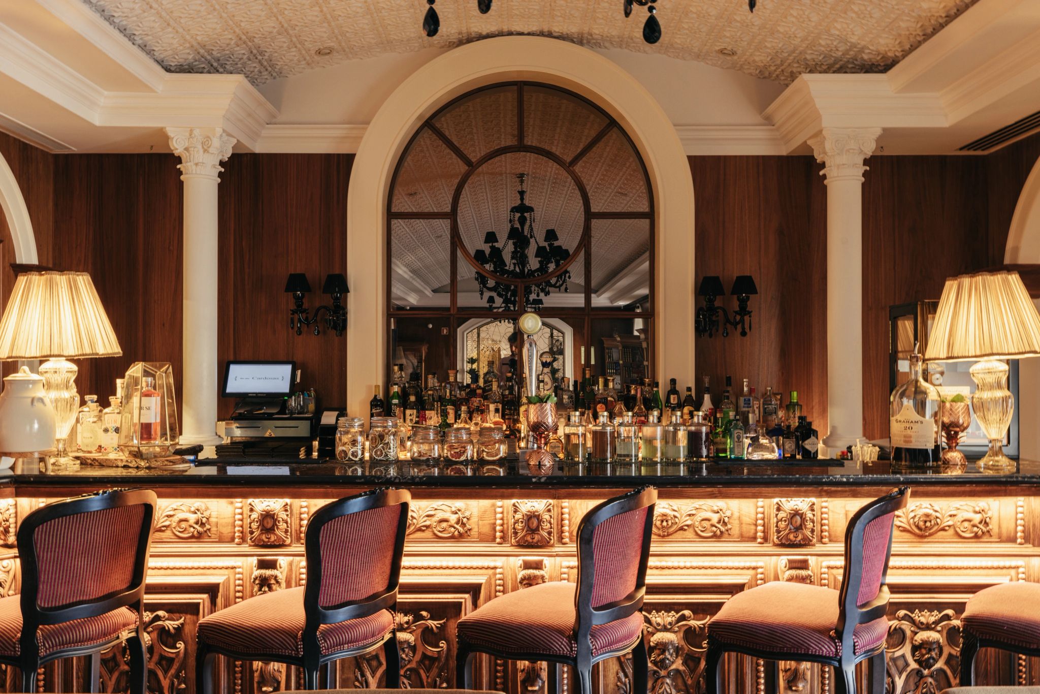 bar vintage - bar classico - balcao de bar - bebidas premium