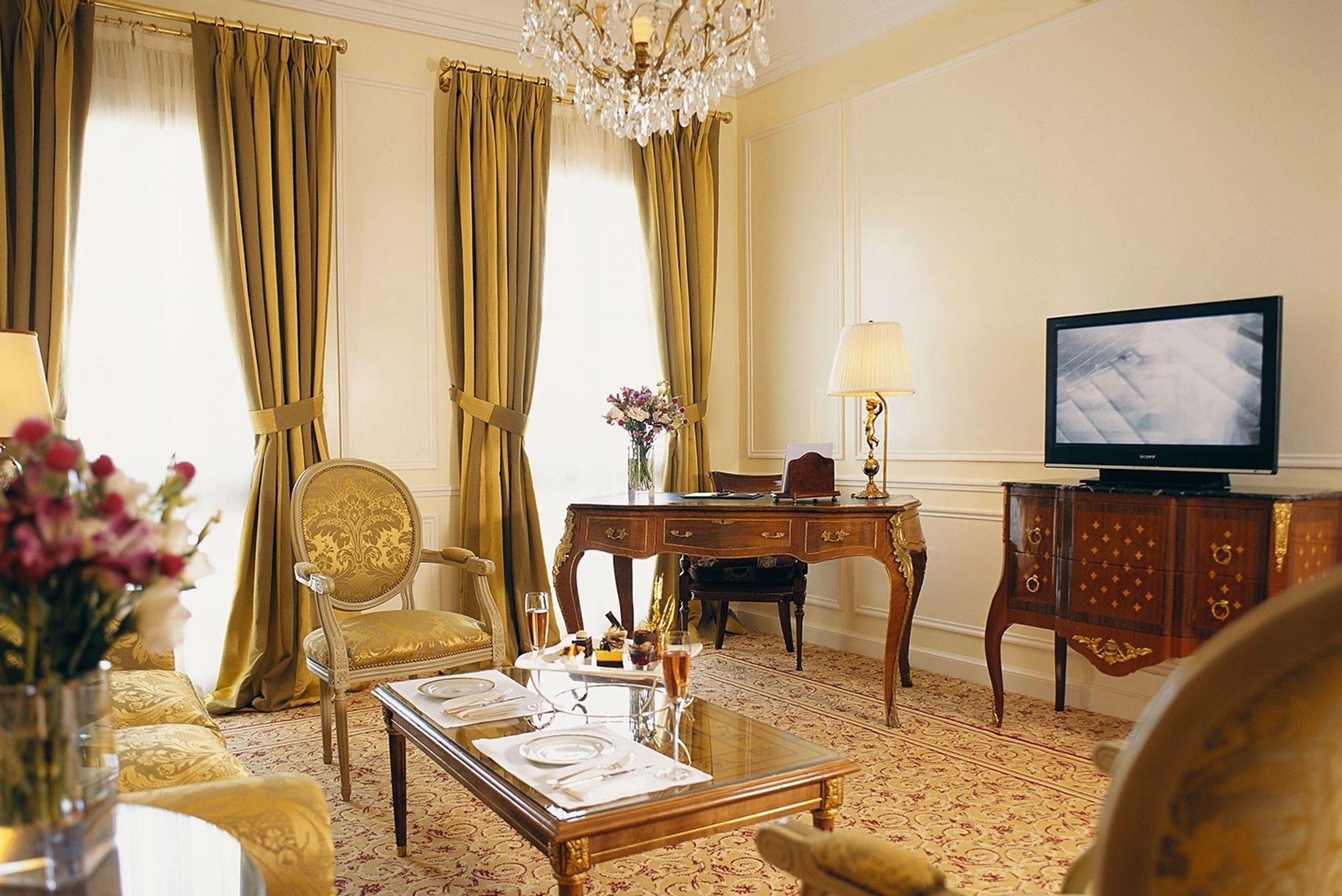 Diplomatic Suite sala de estar - sofa confortavel - sala chique