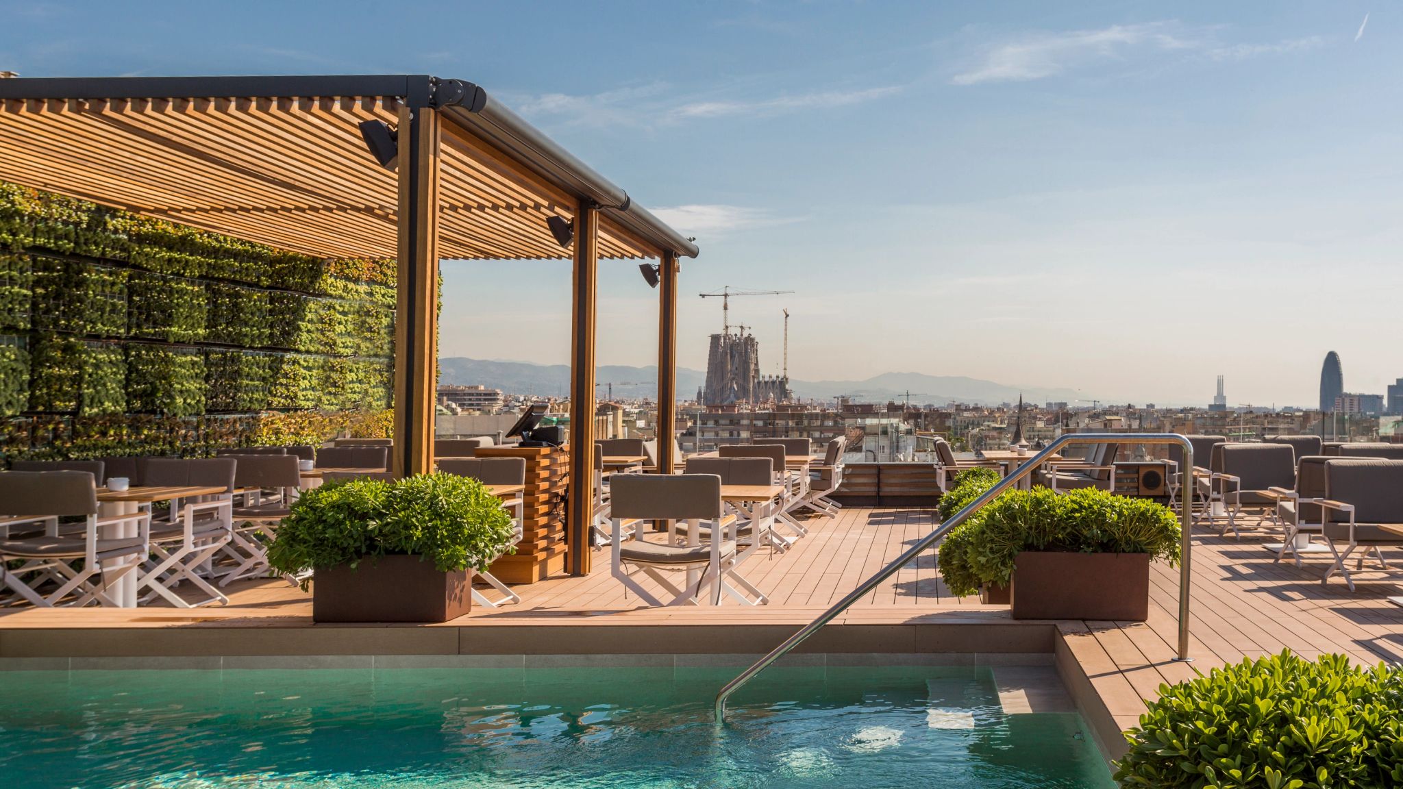 piscina externa - hotel com piscina - terraço vista barcelona