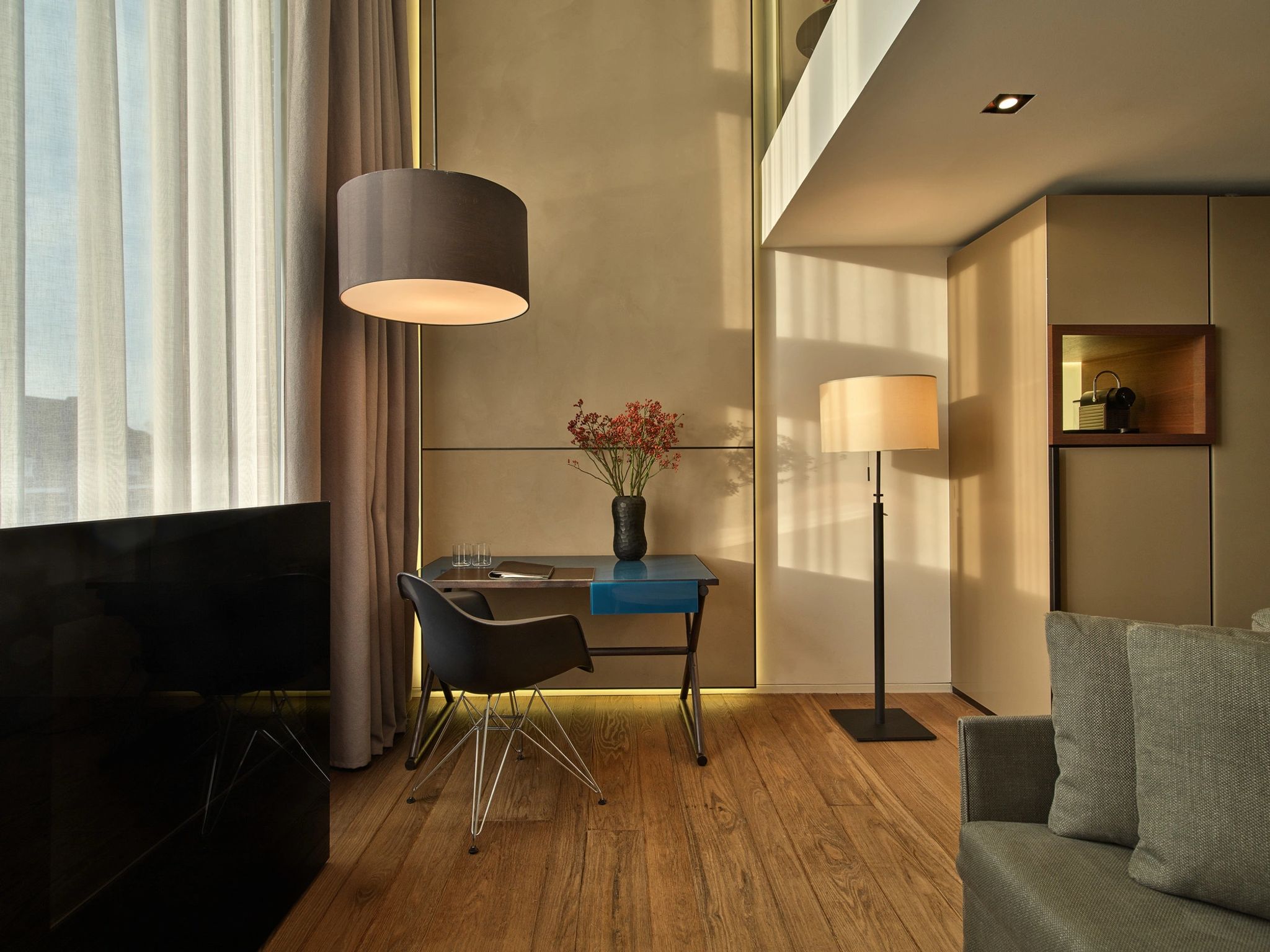 mesa de trabalho - suite duplex - suite de luxo