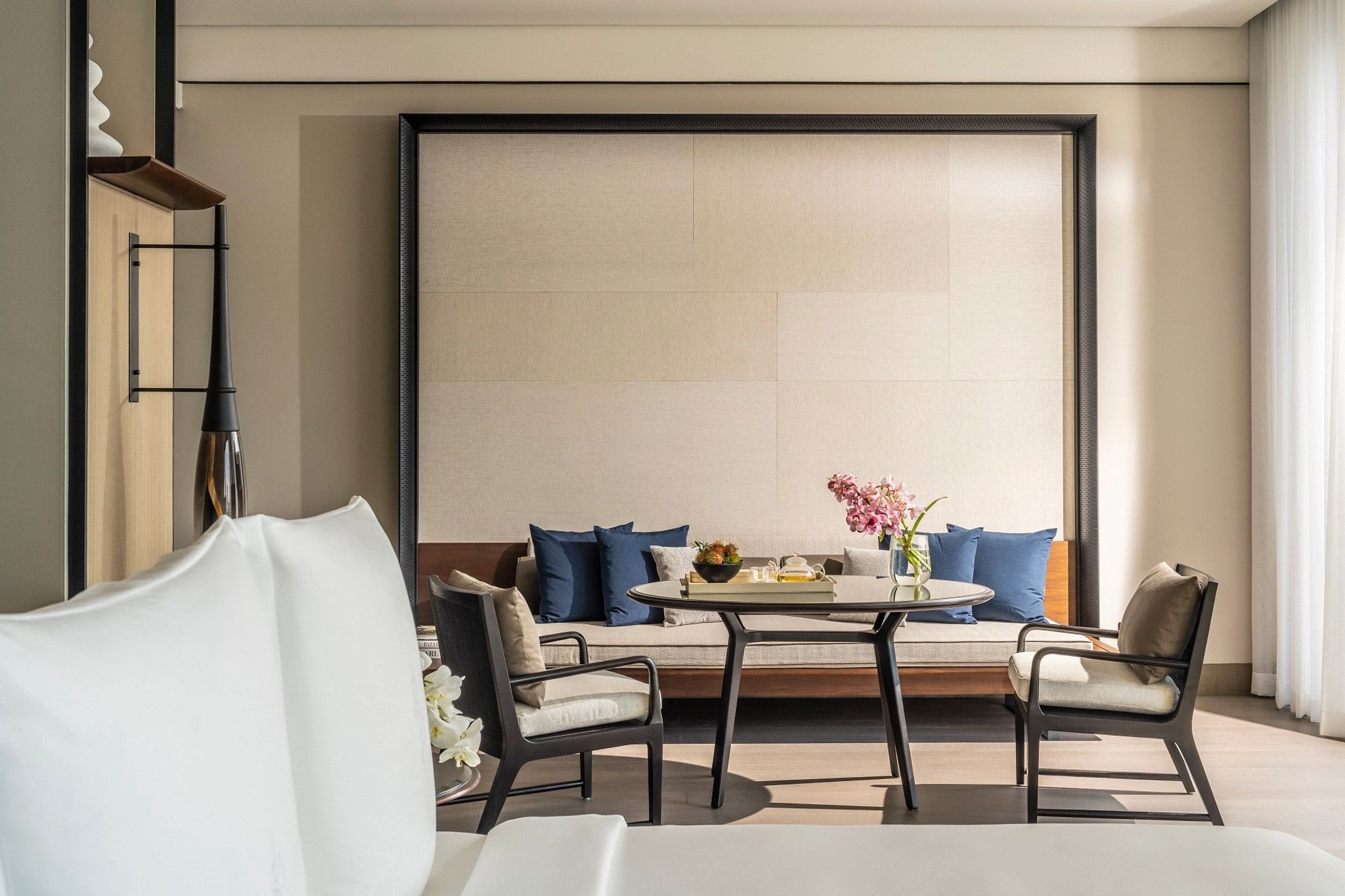 Four Seasons River View studio moderno - studio de luxo - sala de estar - sofa confortavel