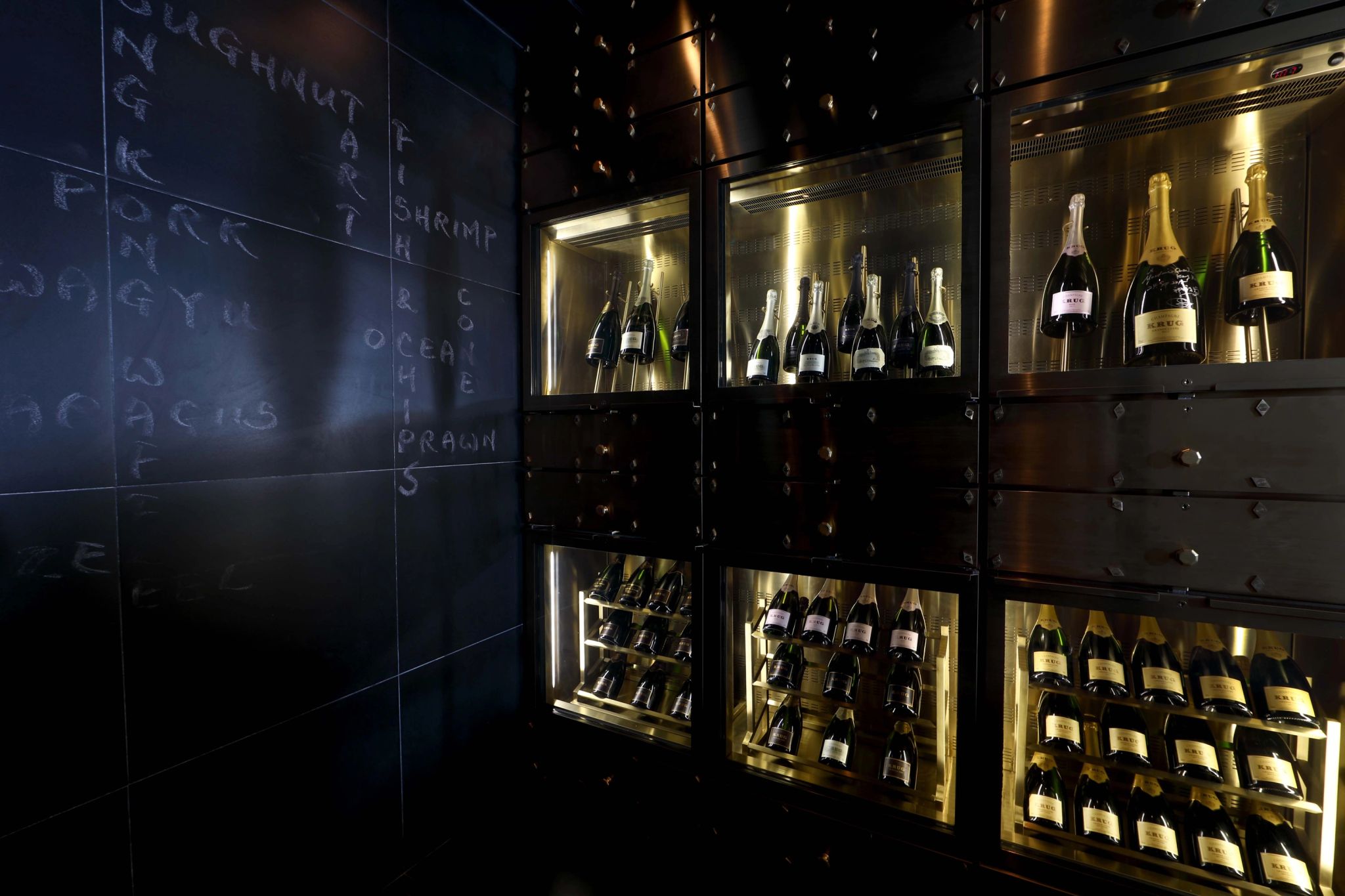 adega de luxo - adega de champagnes - champagnes premium - restaurante com adega