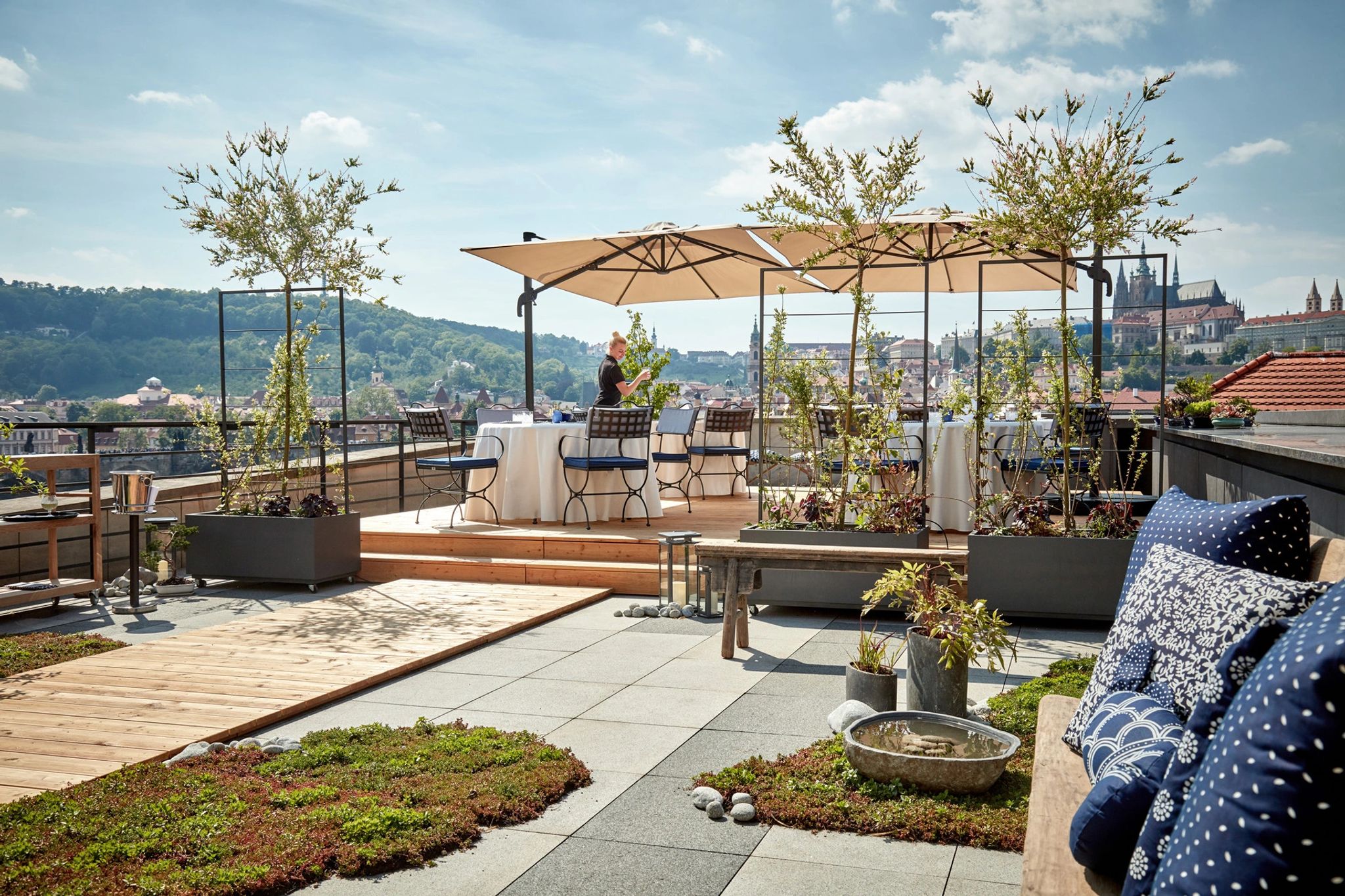 Terraço Panorâmico terraço com vista para o rio moldava no four seasons hotel prague