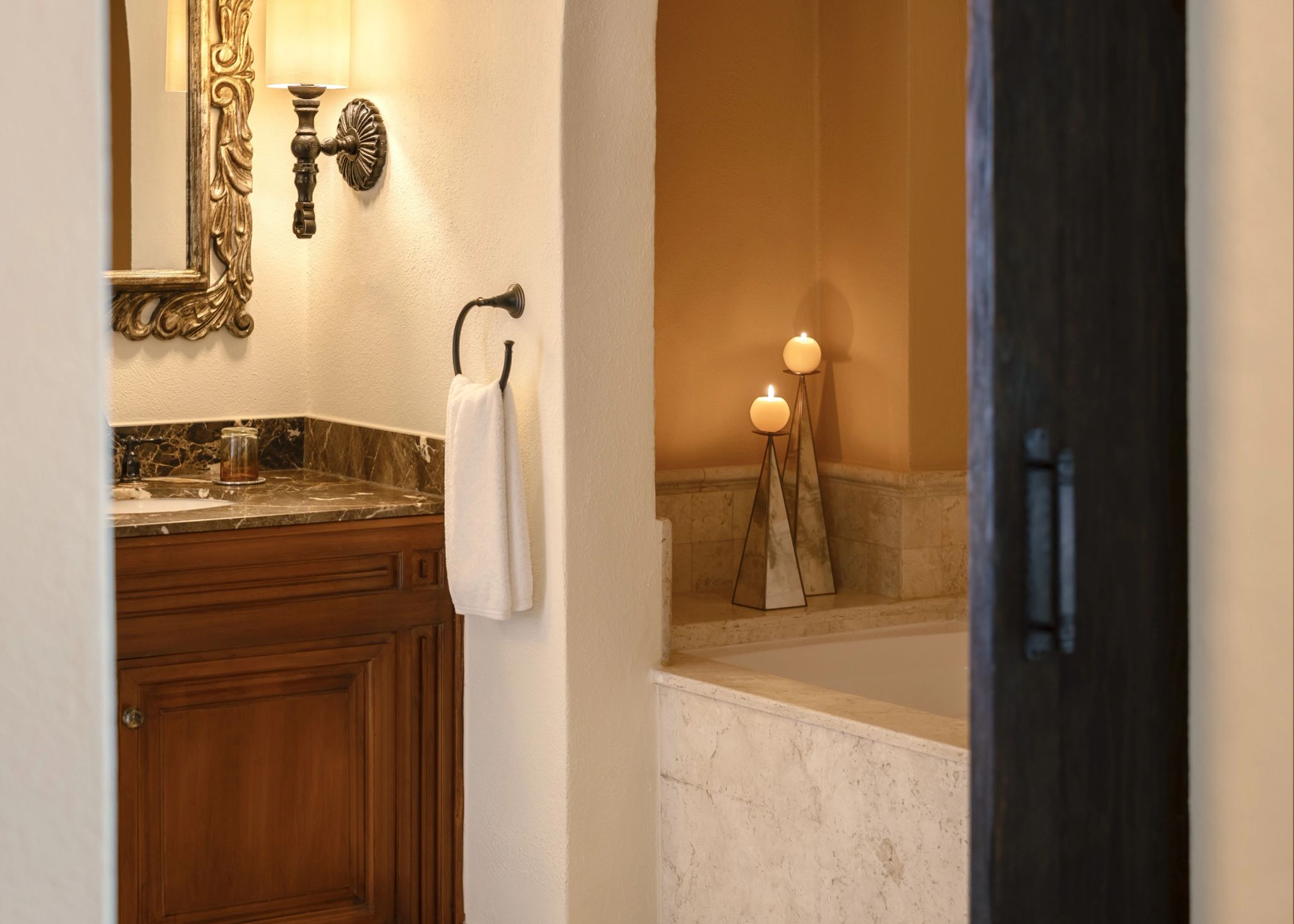 Junior Suite King banheiro luxo - amenidades premium - banheira de luxo