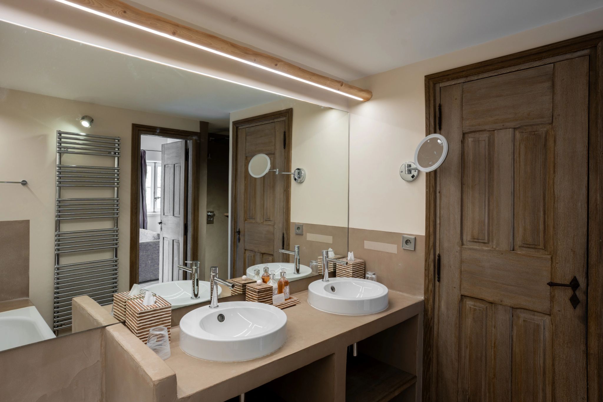 Family Duplex Suite pia dupla - banheiro em marmore - banheiro com pia dupla - banheiro casal