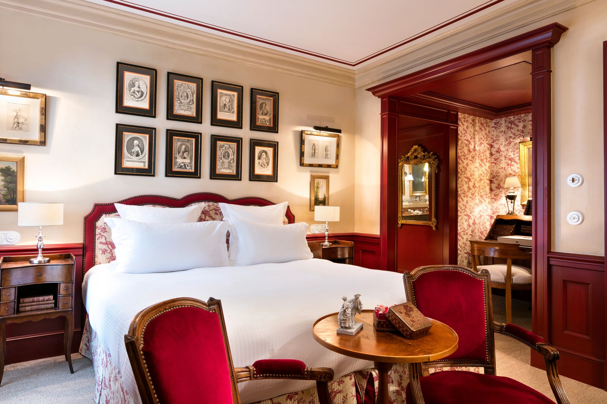 Superior Village   decoraçao classica - quarto de hotel - cama king - obras de arte