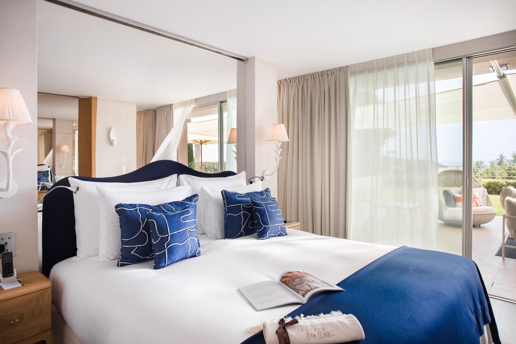 Camarat Suite decoraçao clean – cama de hotel - cama king - terraço privativo