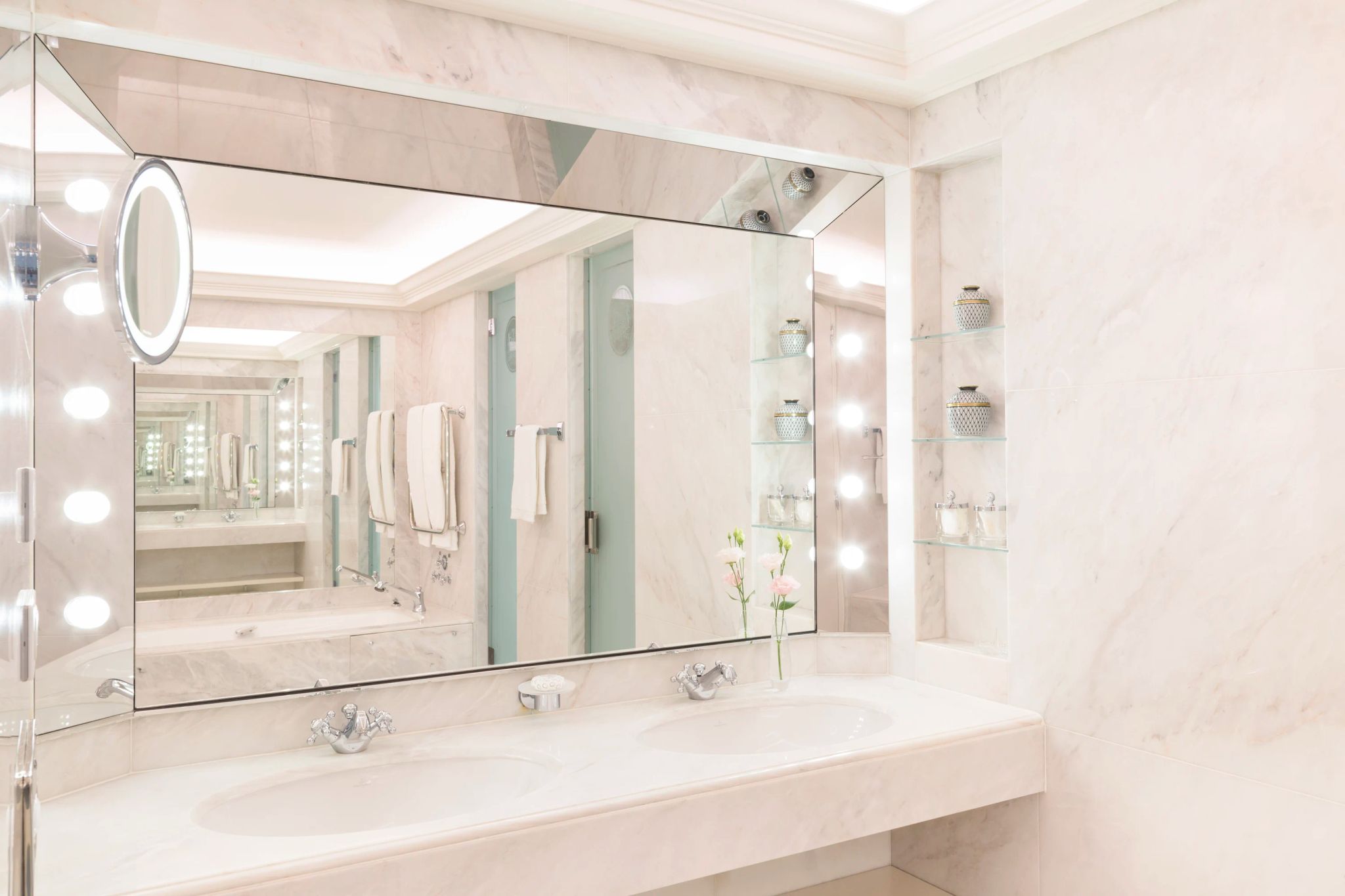 Prestige Junior Suite banheiro suite prestige - banheiro espaçoso - espelho com luz
