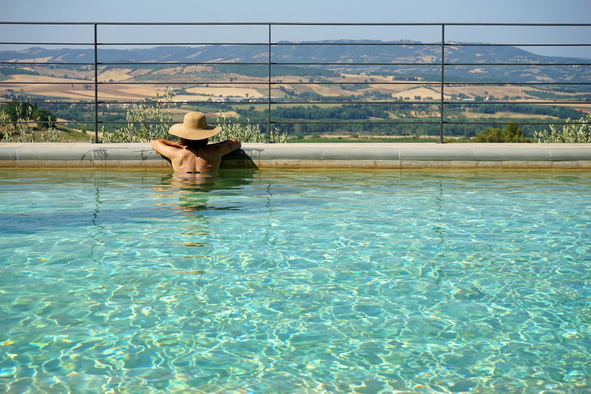 Piscina externa  hotel com piscina - piscina externa - lazer ao ar livre - atividades de lazer