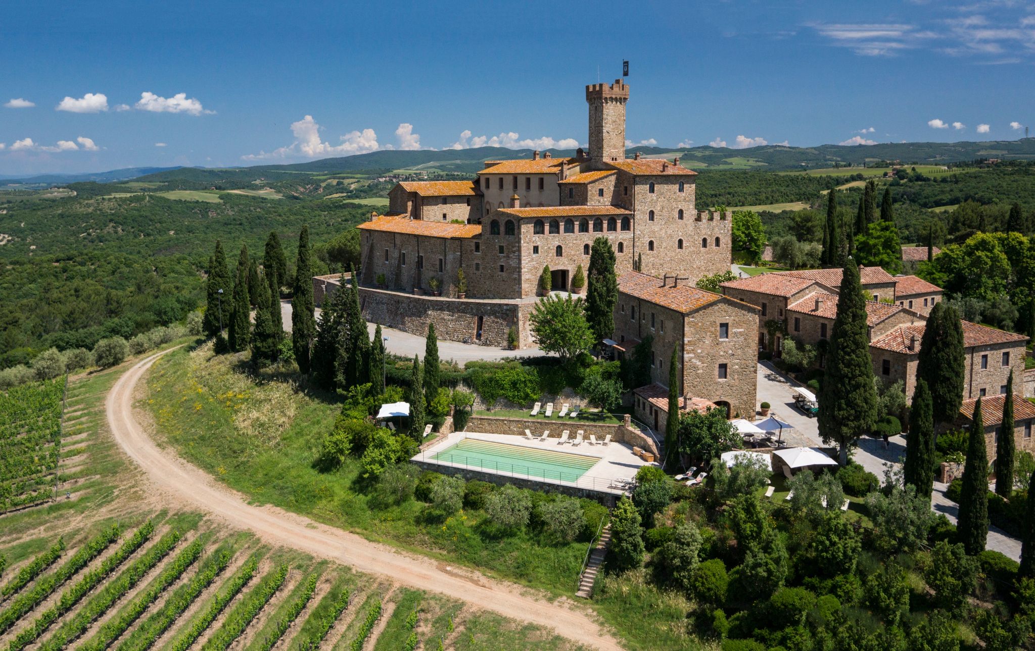 Vista panorâmica do hotel vista panoramica - paisagem natural - castelo medieval - hotel na toscana