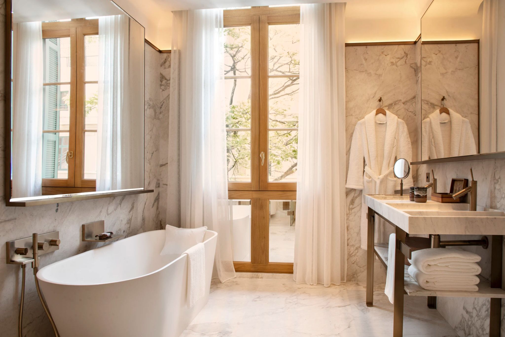 banheiro do premier king, banheiro de hotel de luxo, rosewood