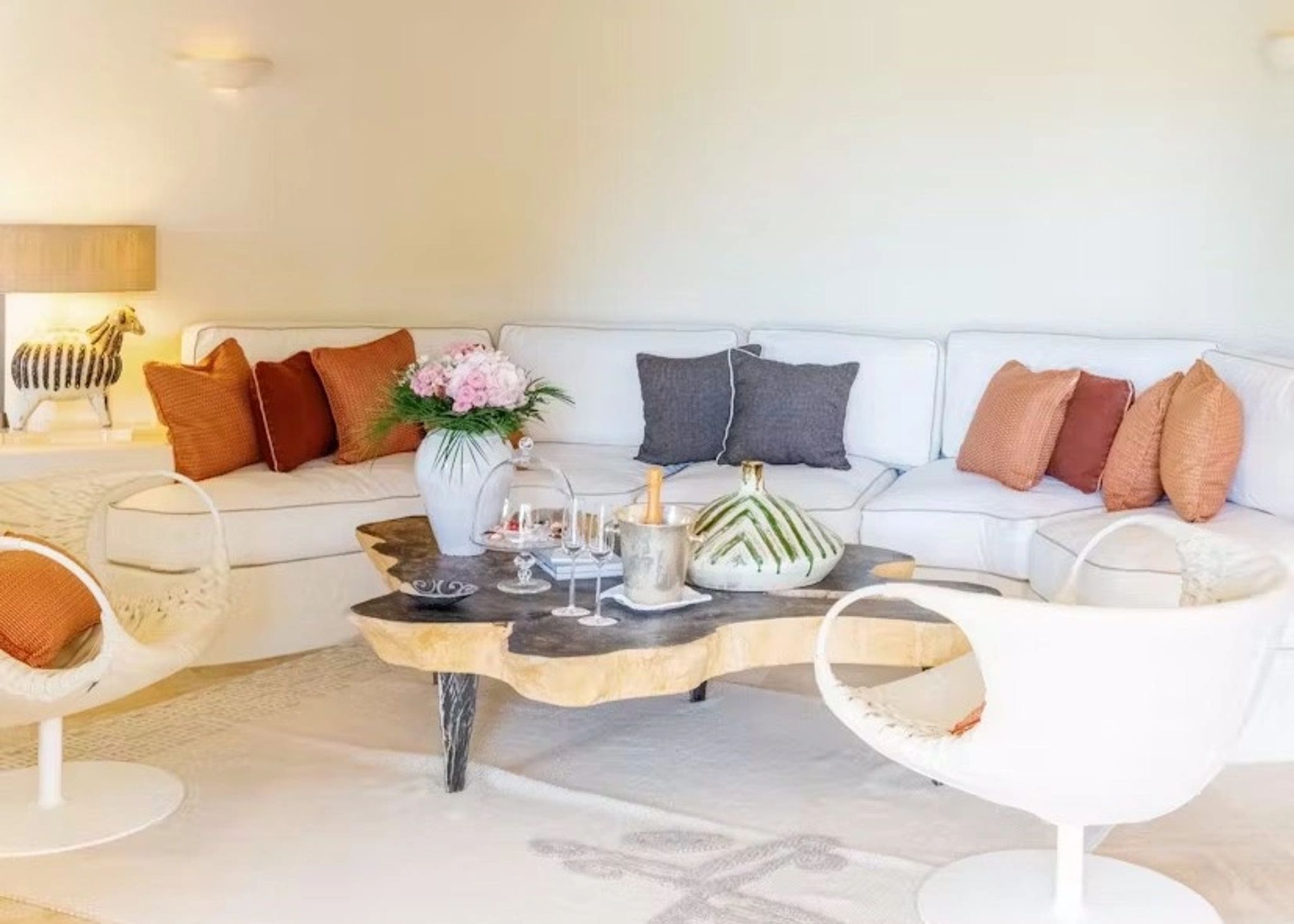 Three Bedroom Pool Villa sala de estar - sala chique - sofa confortavel