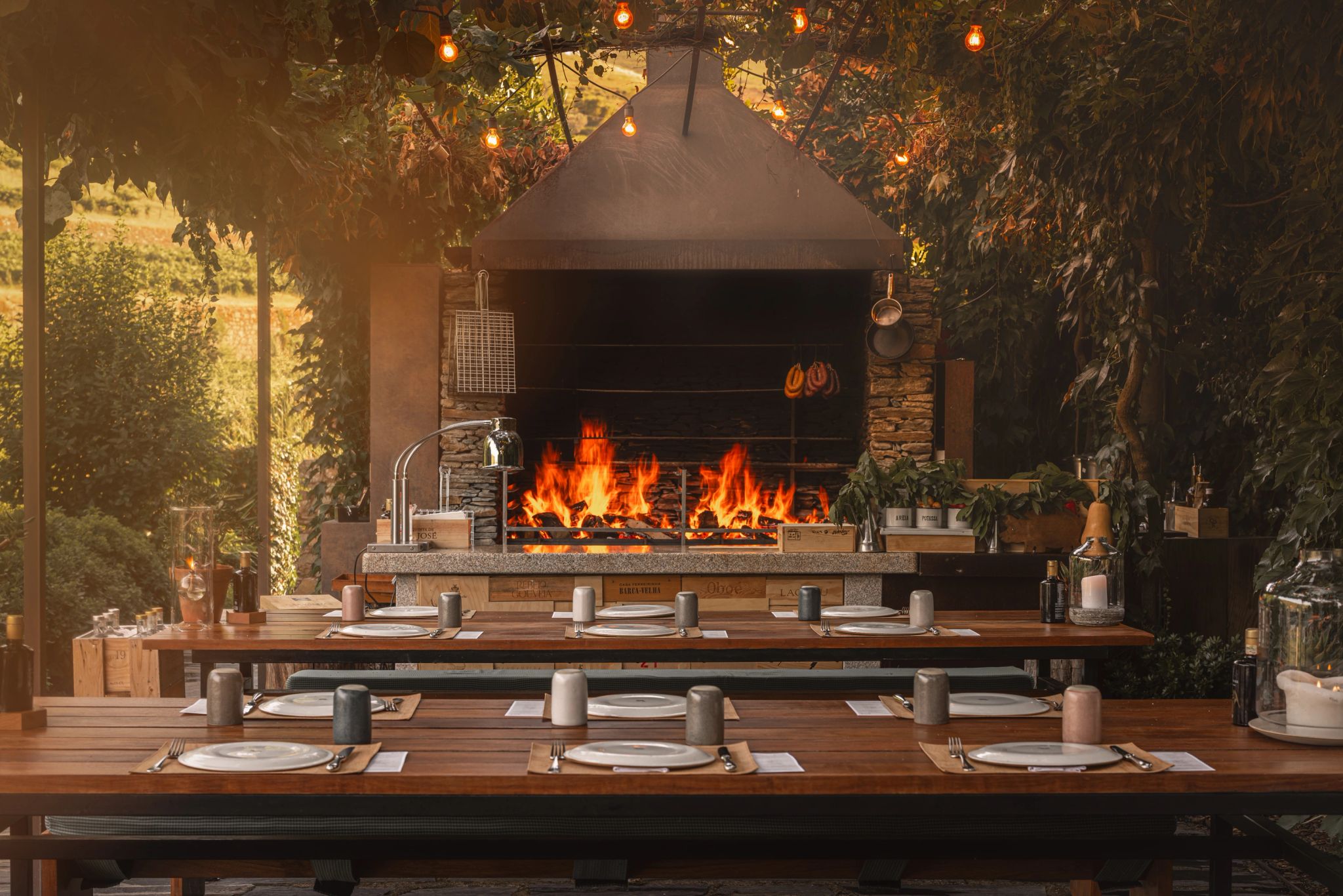 mesa posta jardim - churrasco gourmet luxo - jantar natureza