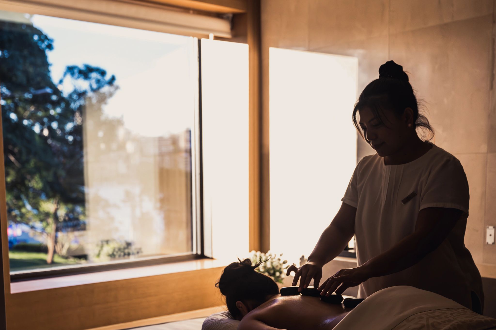 Spa spa – massagem – pedras quentes