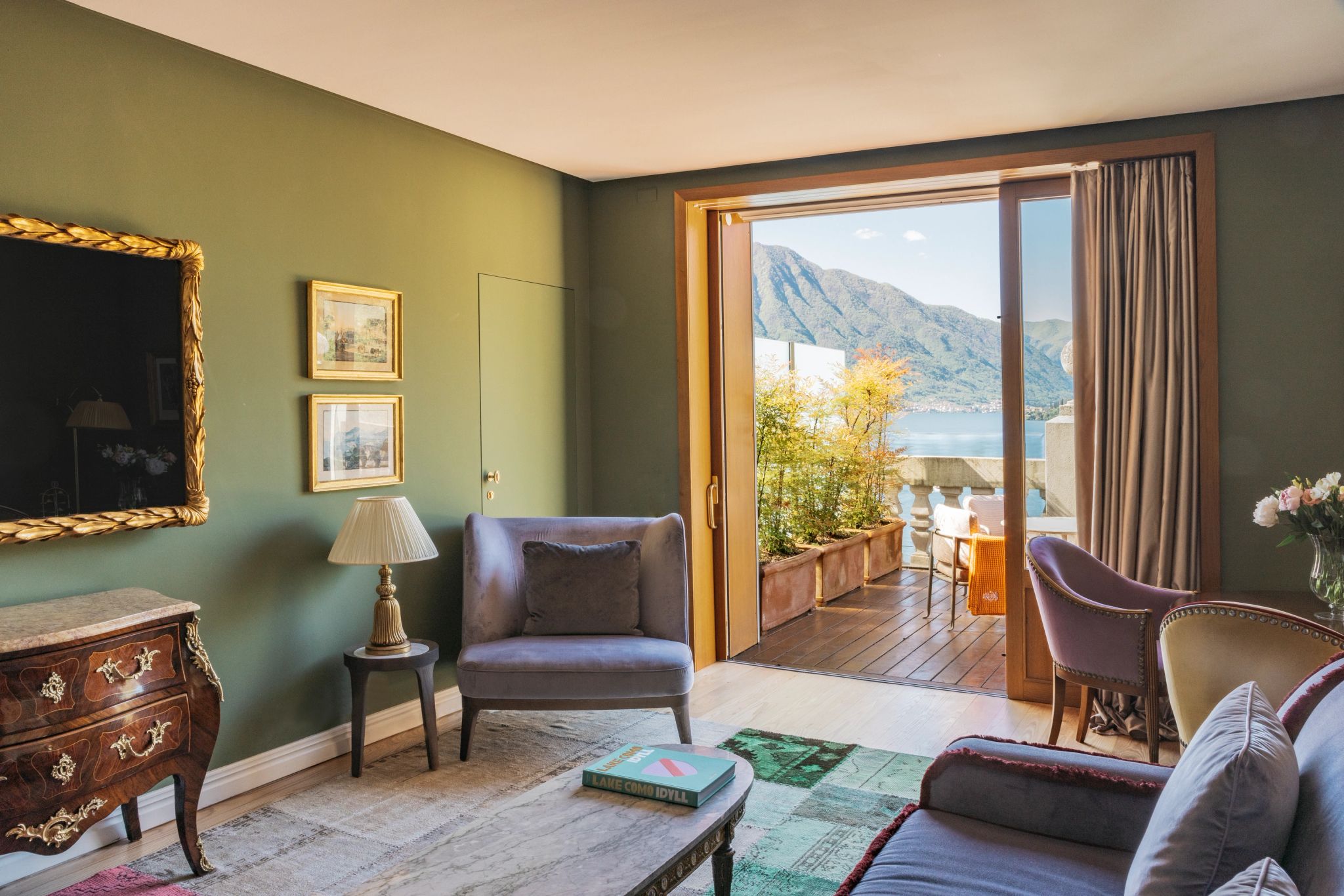 sala de estar - vista lago di como – mobiliario classico