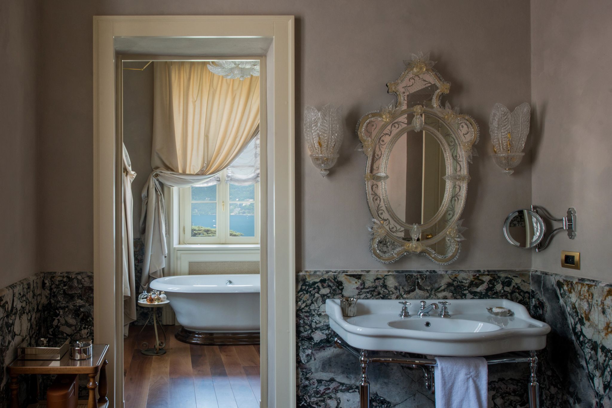 Suite Norma in the Villa Lake View banheiro de luxo – banheiro com vista – vista lake como