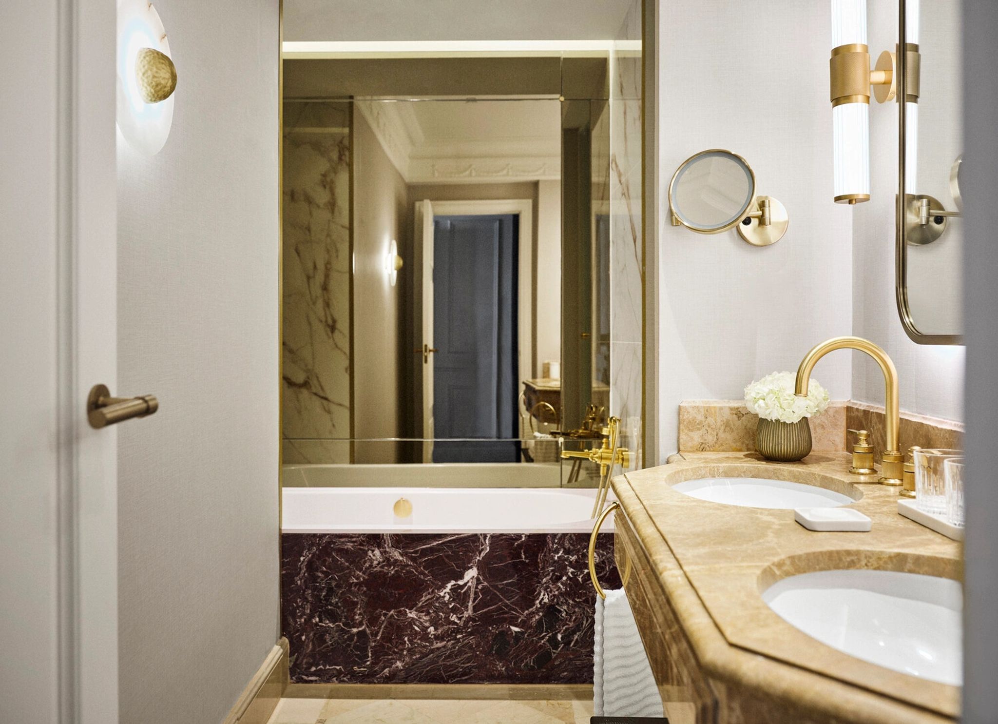 Cortes One Bedroom Suite King Parliament View banho premium - chuveiro alta pressao - arte classica